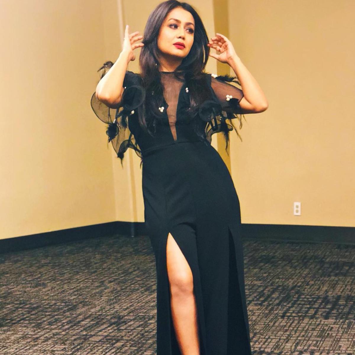 Neha Kakkar S Stylish Looks - Most Beautiful Singer In Bollywood - HD Wallpaper 