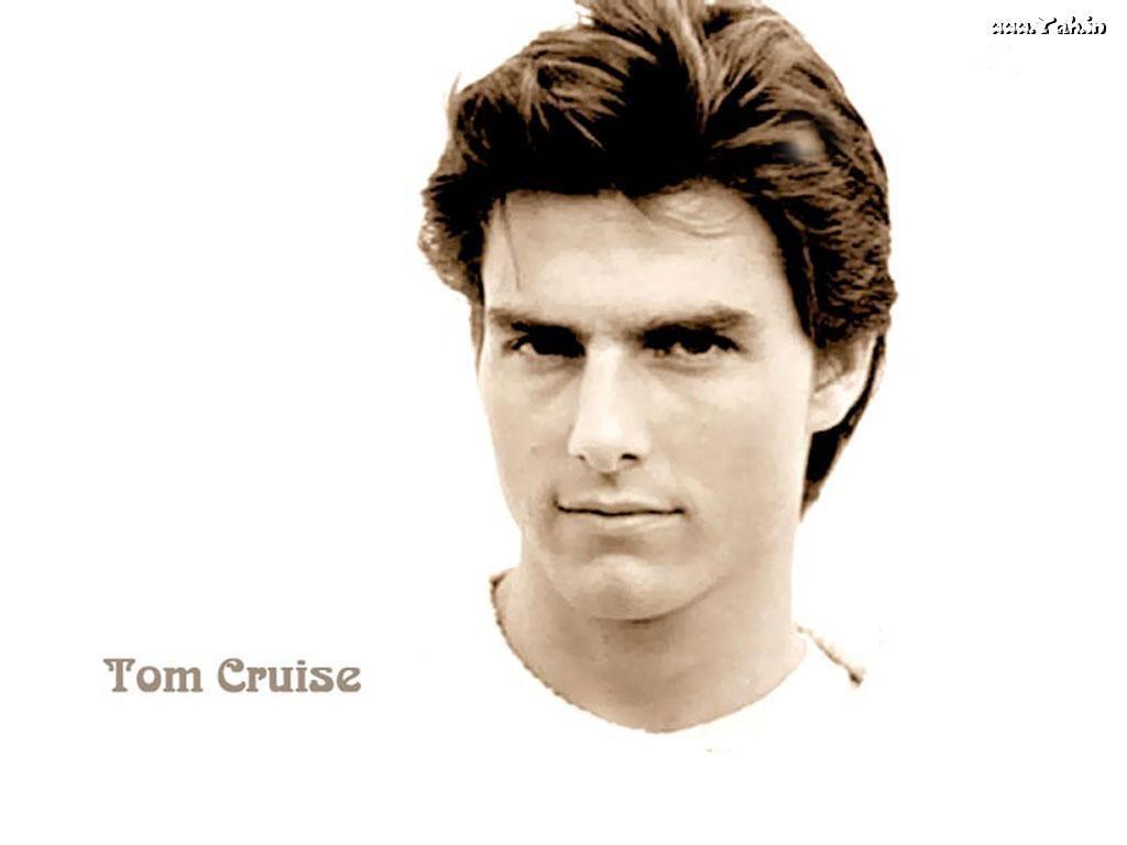 Tom - More Handsome Brad Pitt Or Tom Cruise - HD Wallpaper 