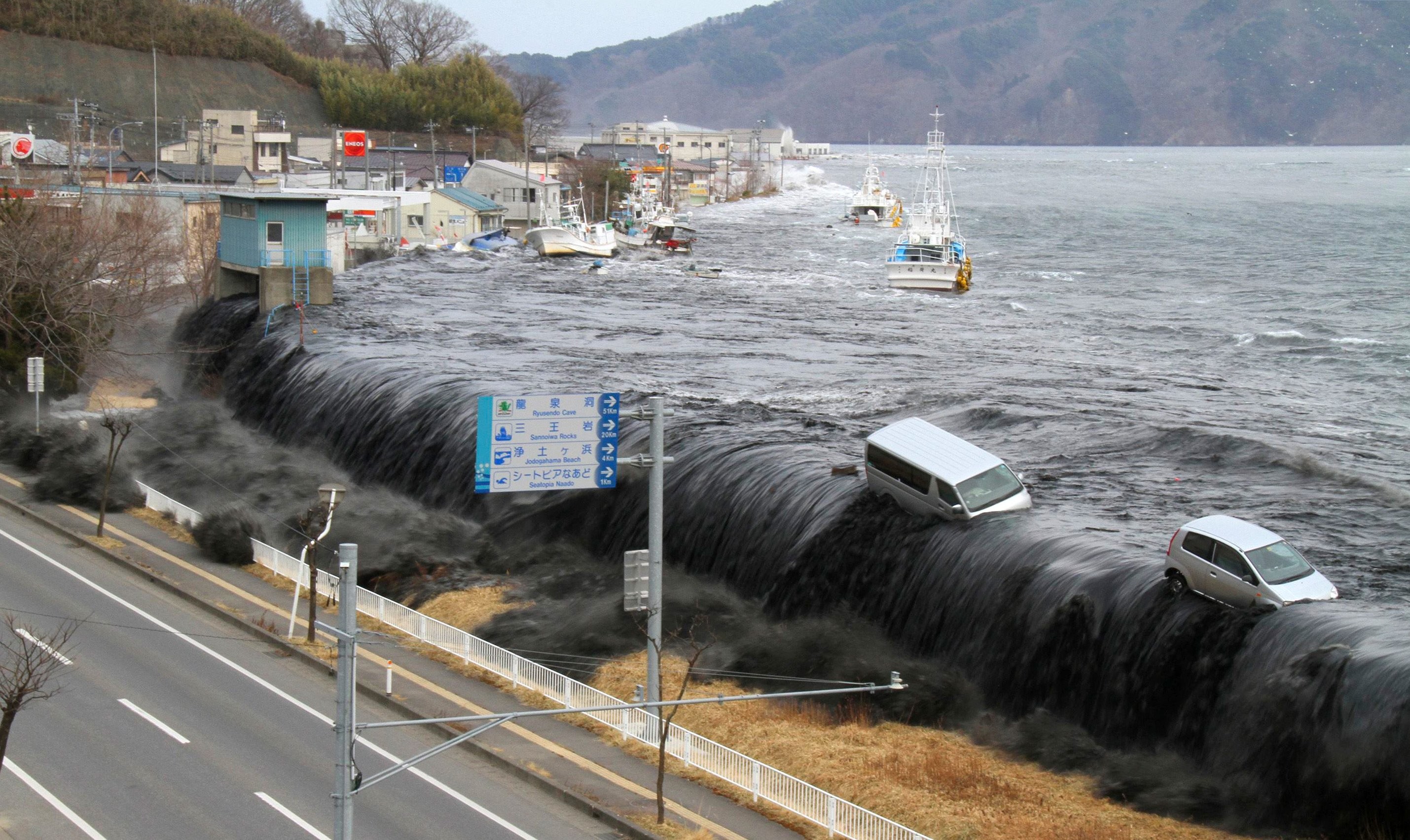 Tsunami Mar Coches Ciudad Tragedia Wallpaper 
 Data-src - Tsunami Hd - HD Wallpaper 