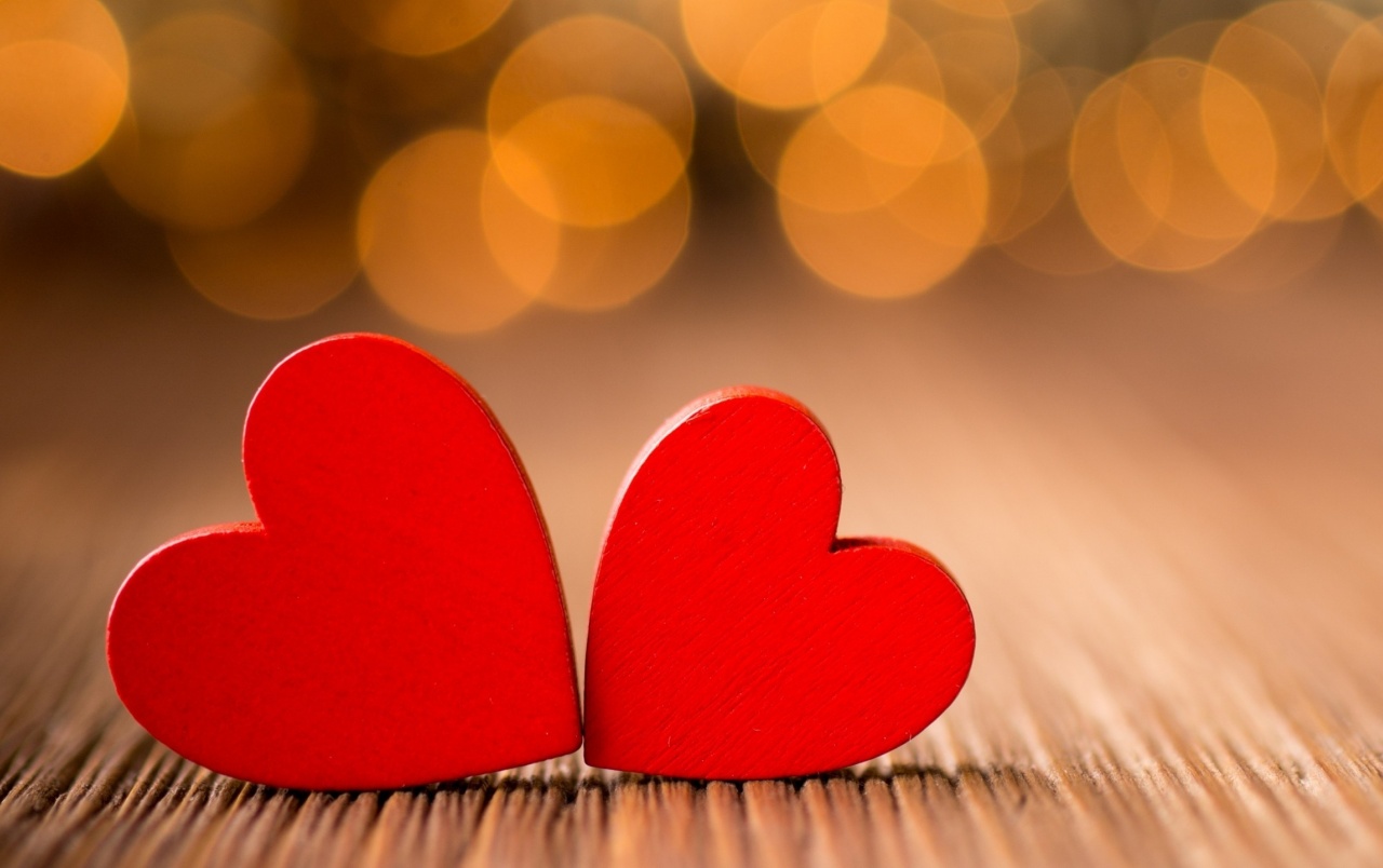 Red Hearts Wallpapers - Heart Youtube Channel Cover - HD Wallpaper 