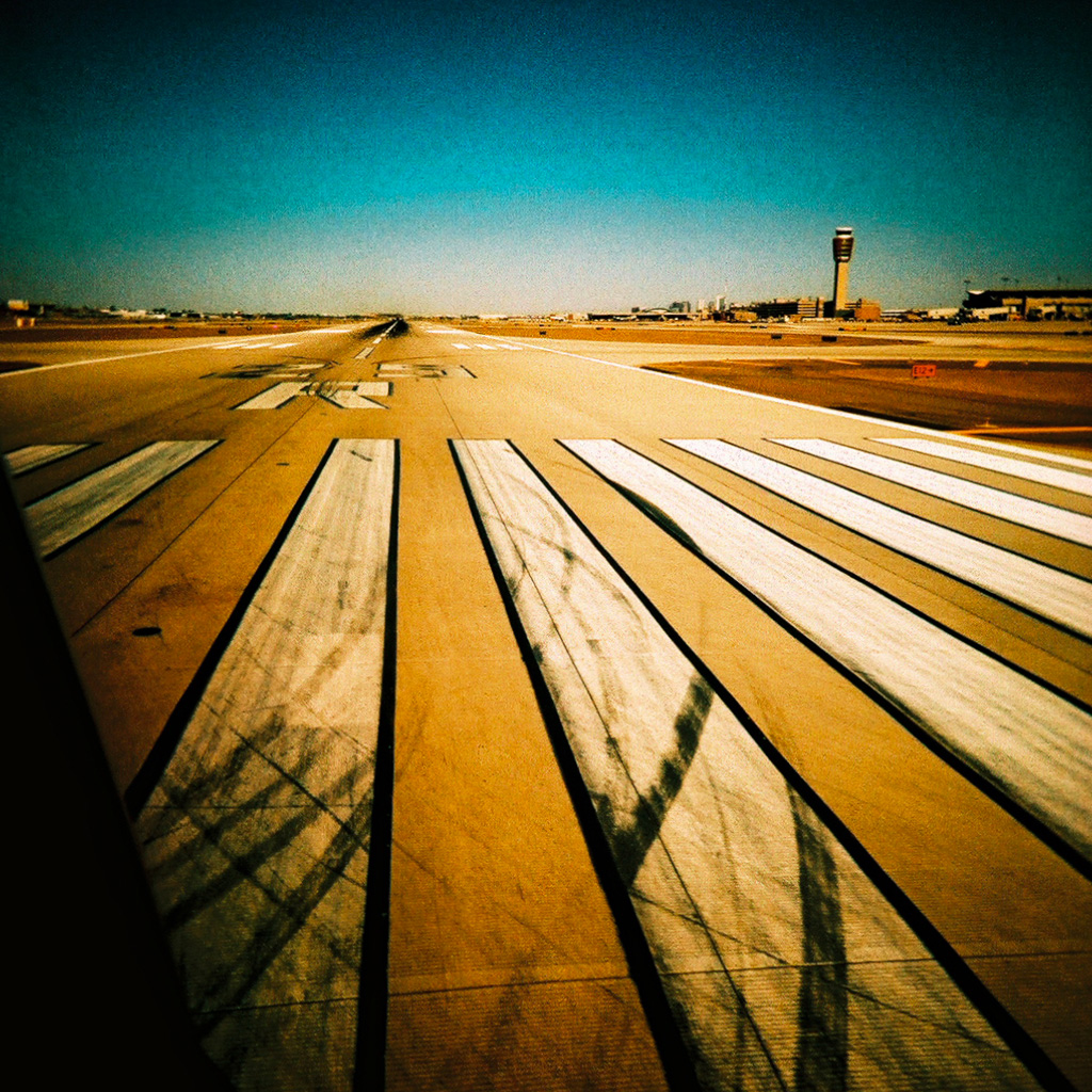 Runway Ipad Wallpaper - Airport Runway - 1024x1024 Wallpaper 