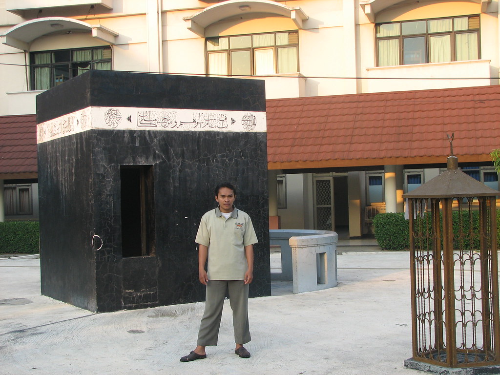 Standing - HD Wallpaper 