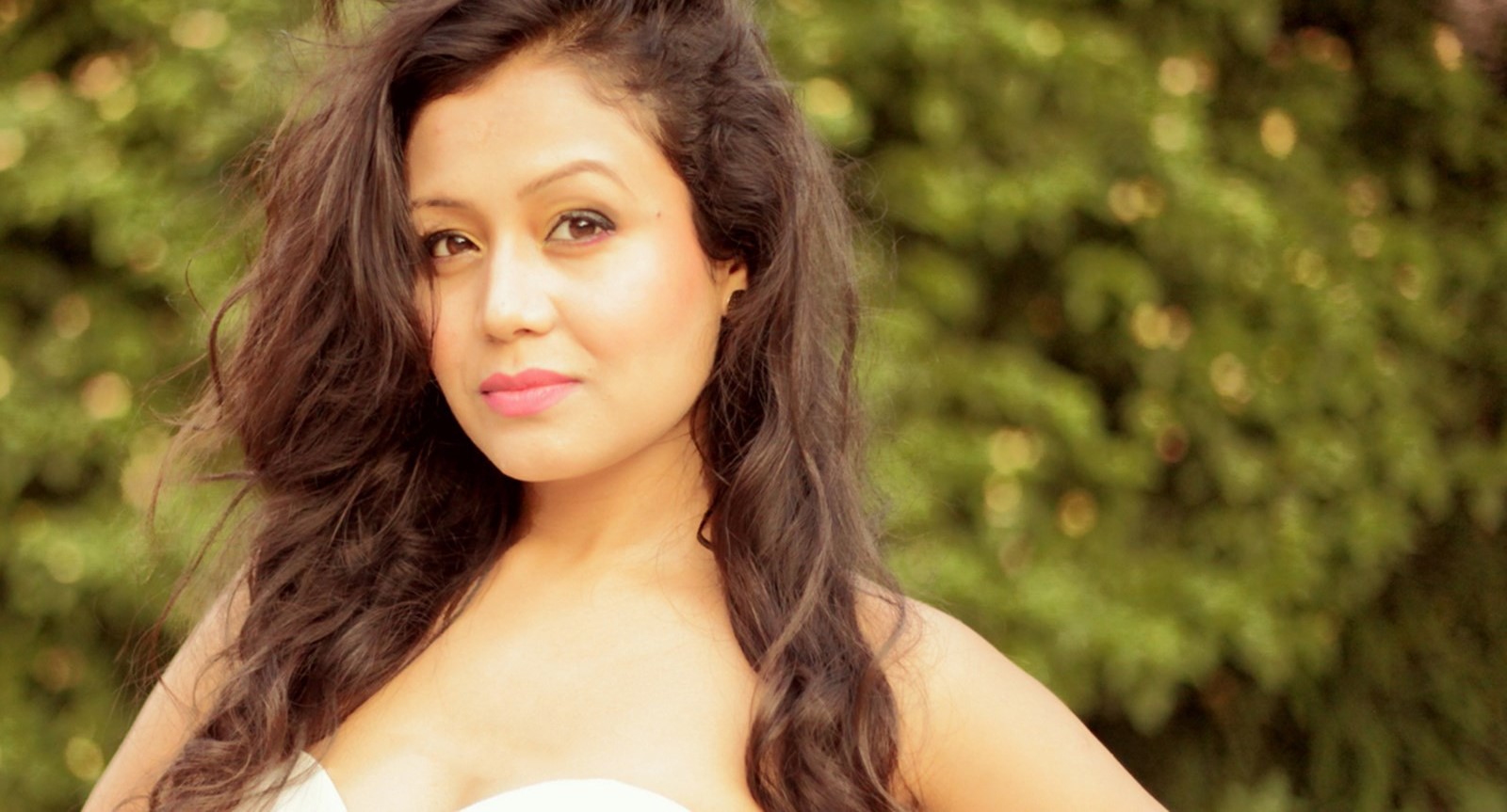Neha Kakkar Ki Photo - Neha Kakkar Wallpapers Hd 2018 - HD Wallpaper 