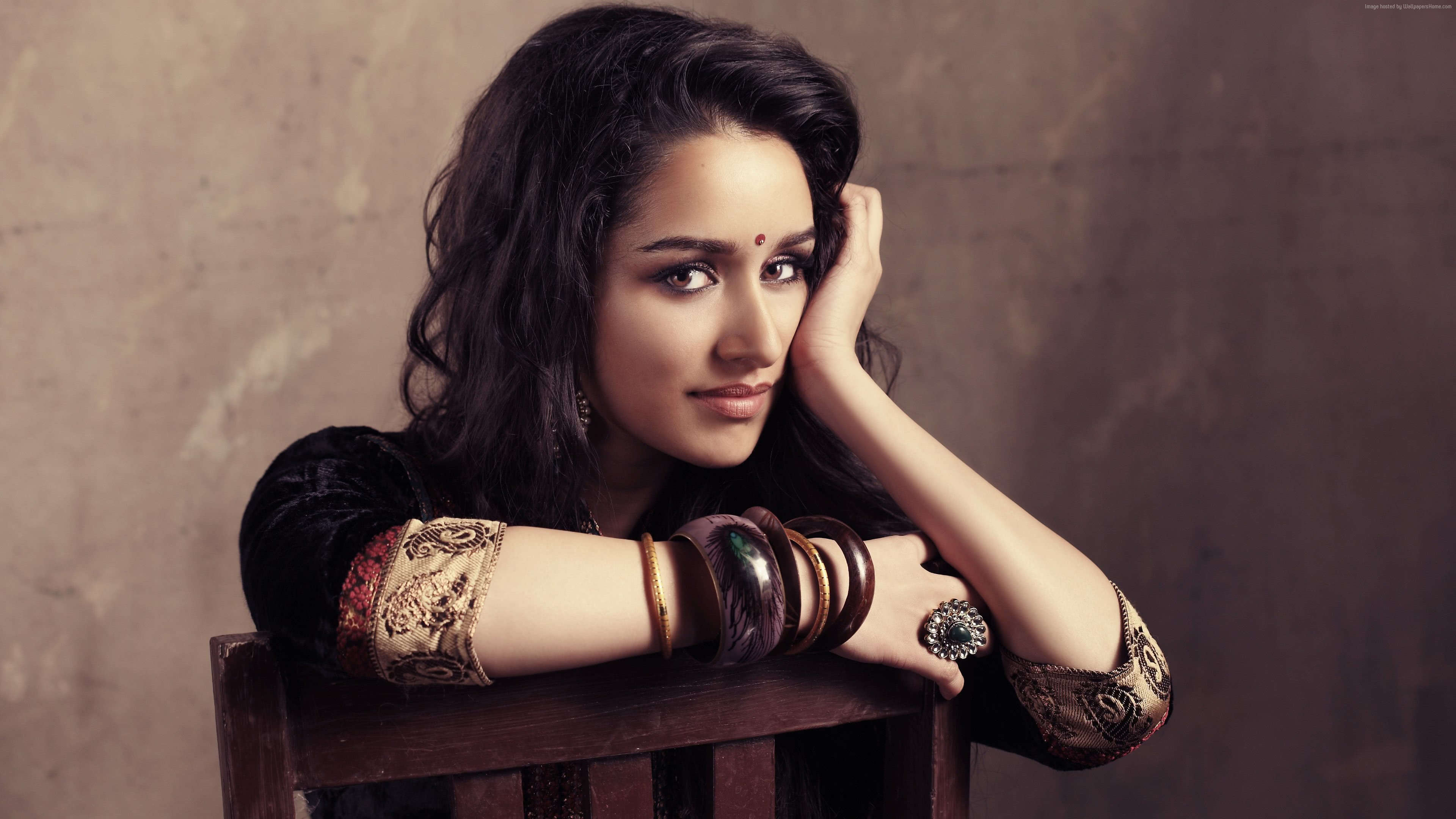 Shraddha Kapoor Portrait Uhd 4k Wallpaper - Shraddha Kapoor In Traditional - HD Wallpaper 