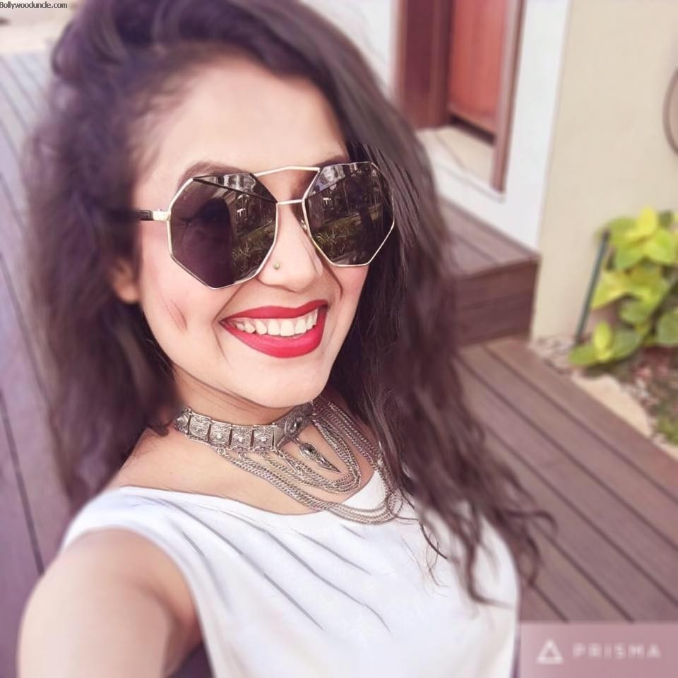 Neha Kakkar Cute - HD Wallpaper 