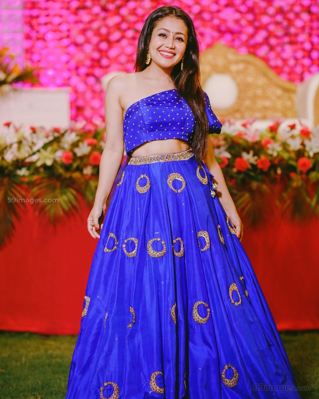 Neha Kakkar Dress Style - HD Wallpaper 