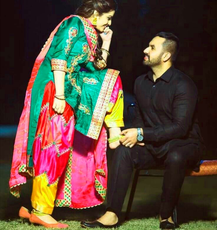 Iram Sehar - Punjabi Couple Pic Hd - HD Wallpaper 