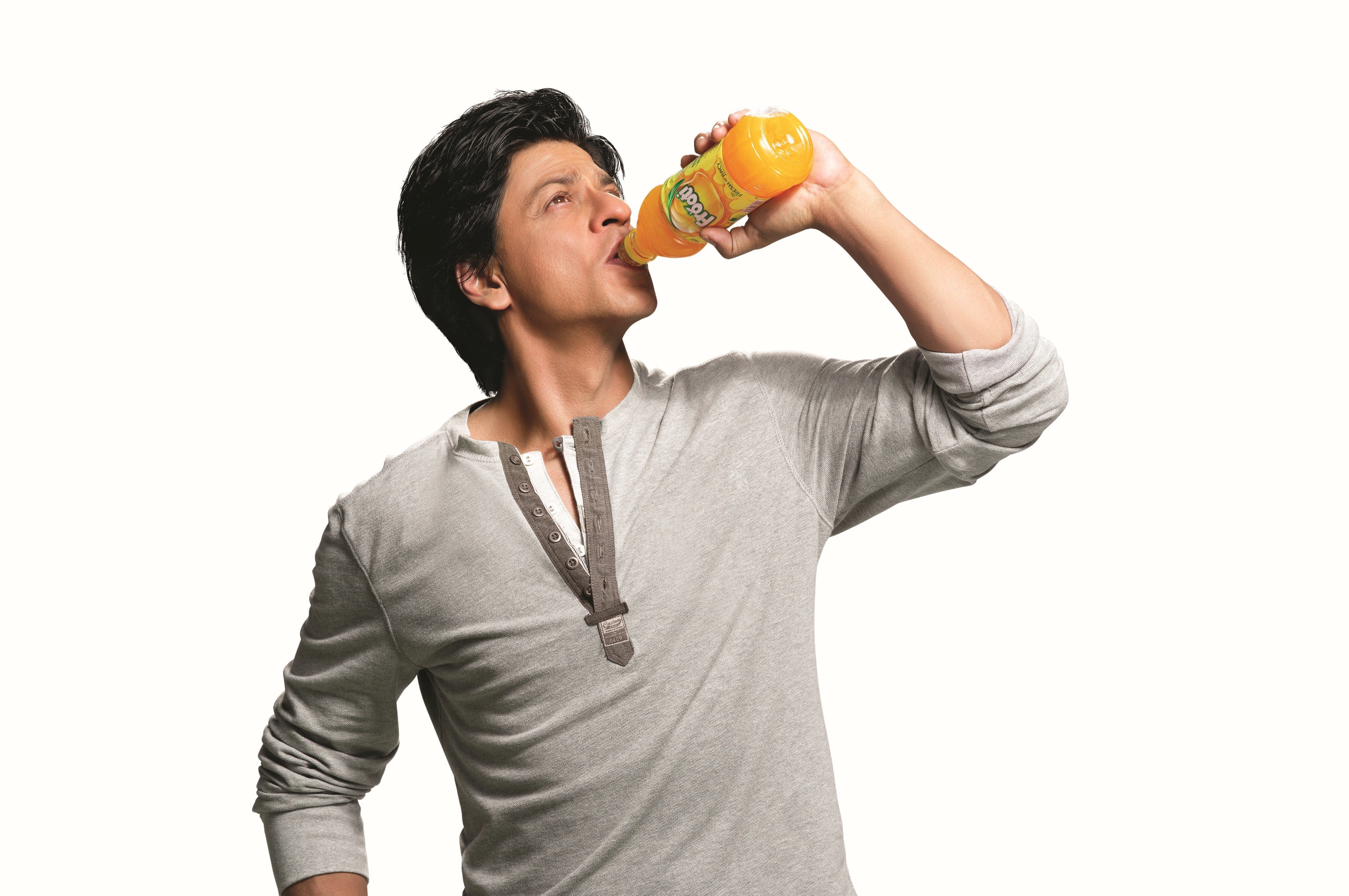 Shahrukh Khan Drink Frooti - Pepsi Contamination - HD Wallpaper 