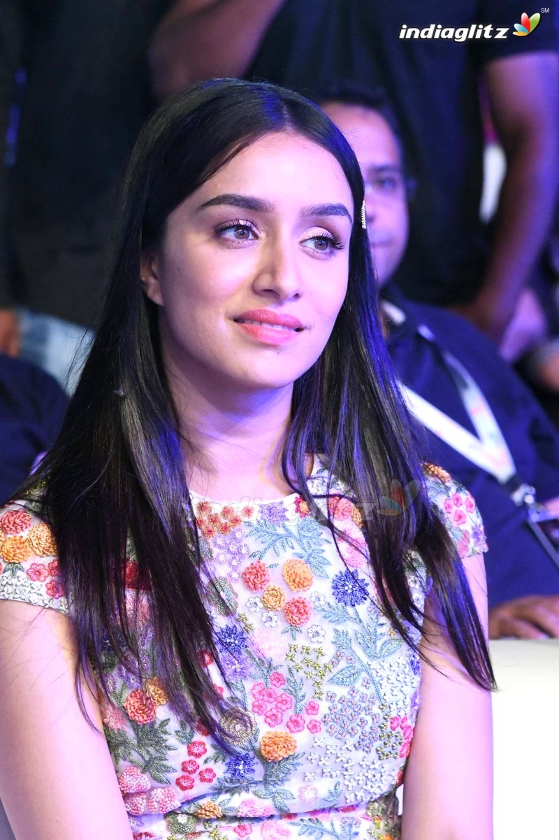 Shraddha Kapoor - HD Wallpaper 