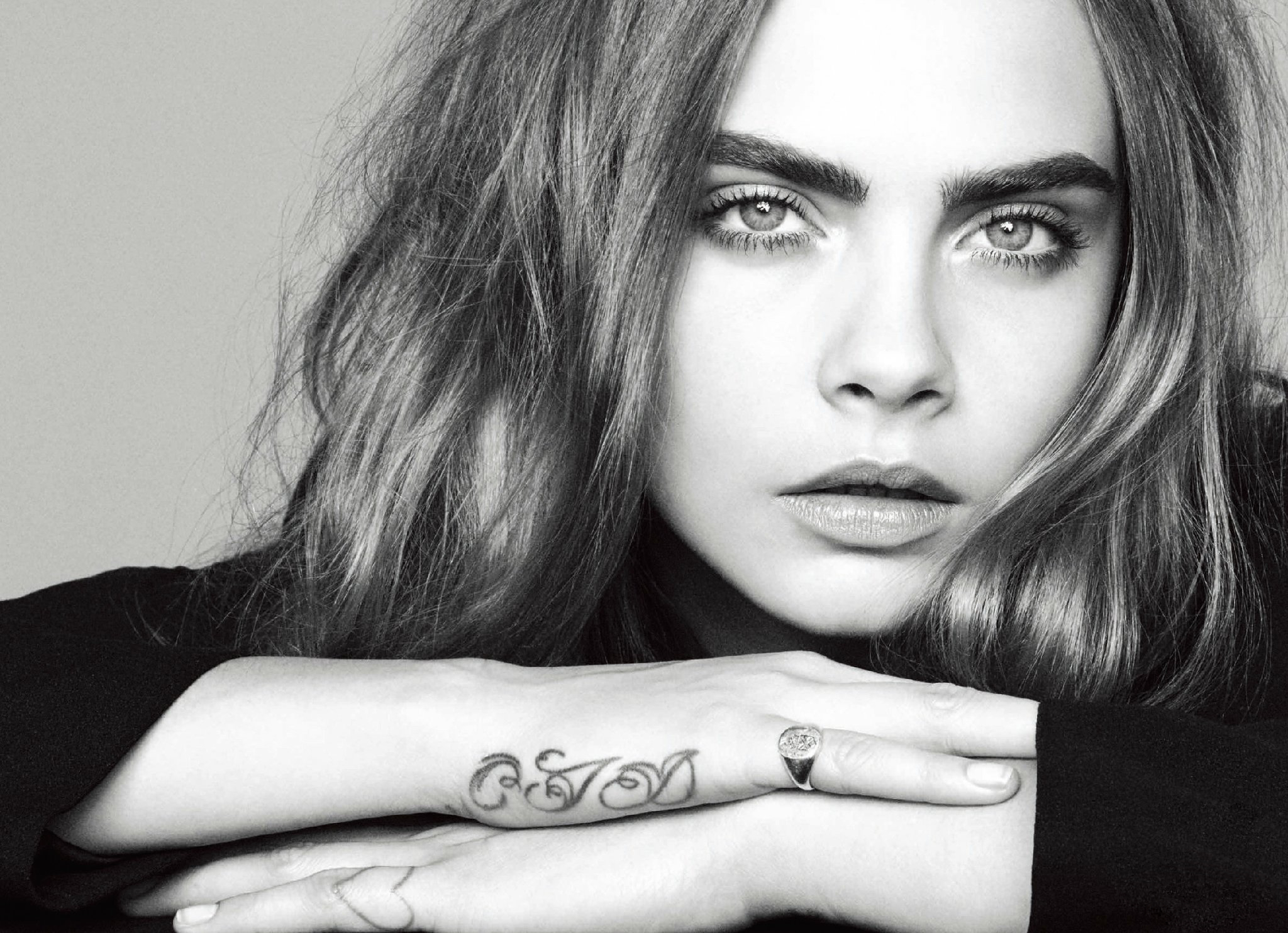 Model Cara Delevingne - HD Wallpaper 