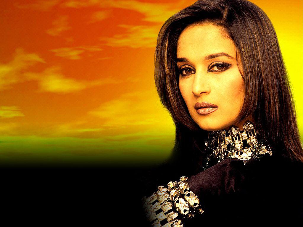 Madhuri Dixit - HD Wallpaper 