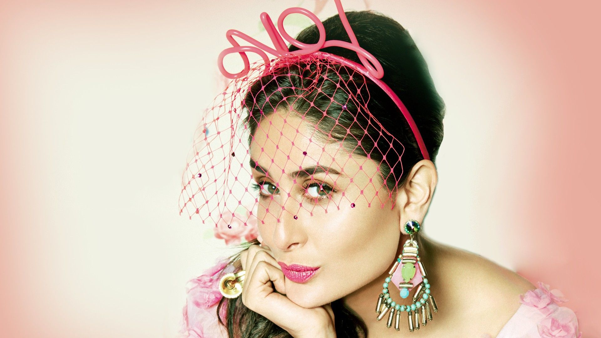 Kareena Kapoor Hd Wallpaper - HD Wallpaper 