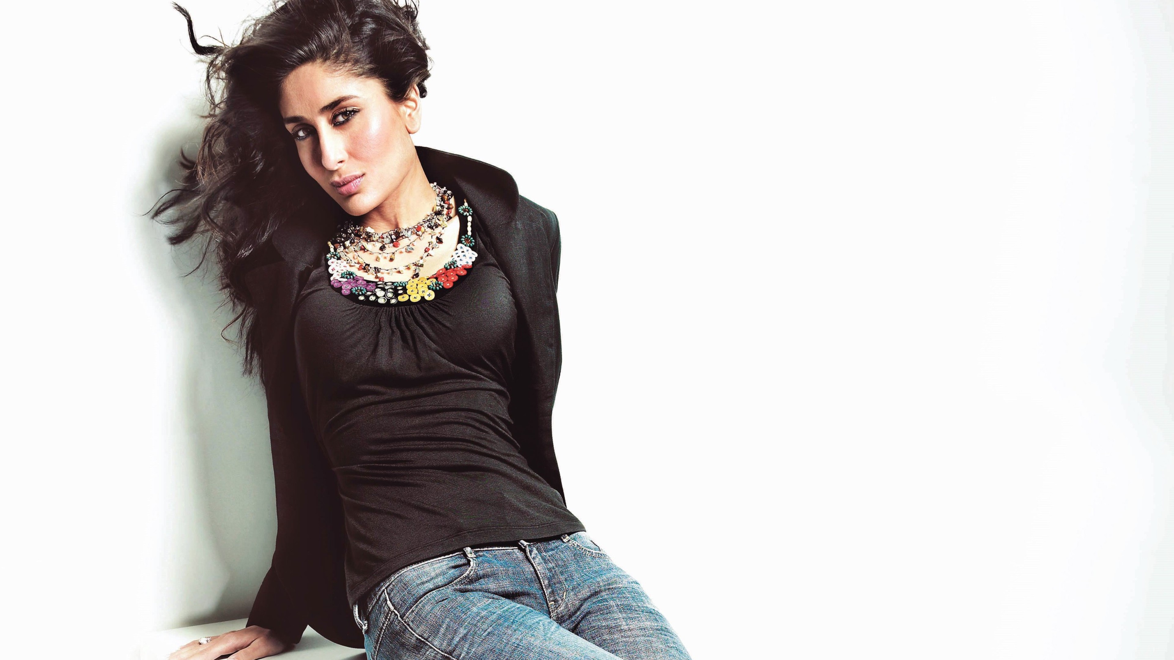 Kareena Kapoor Stylish - HD Wallpaper 