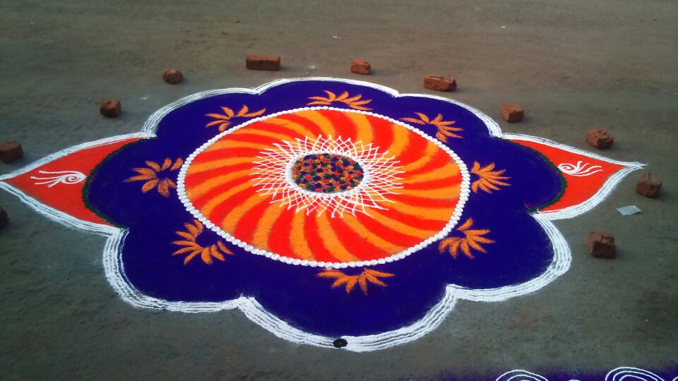 Amazing Diwali Rangoli Design - Latest Rangoli Design For Diwali - HD Wallpaper 