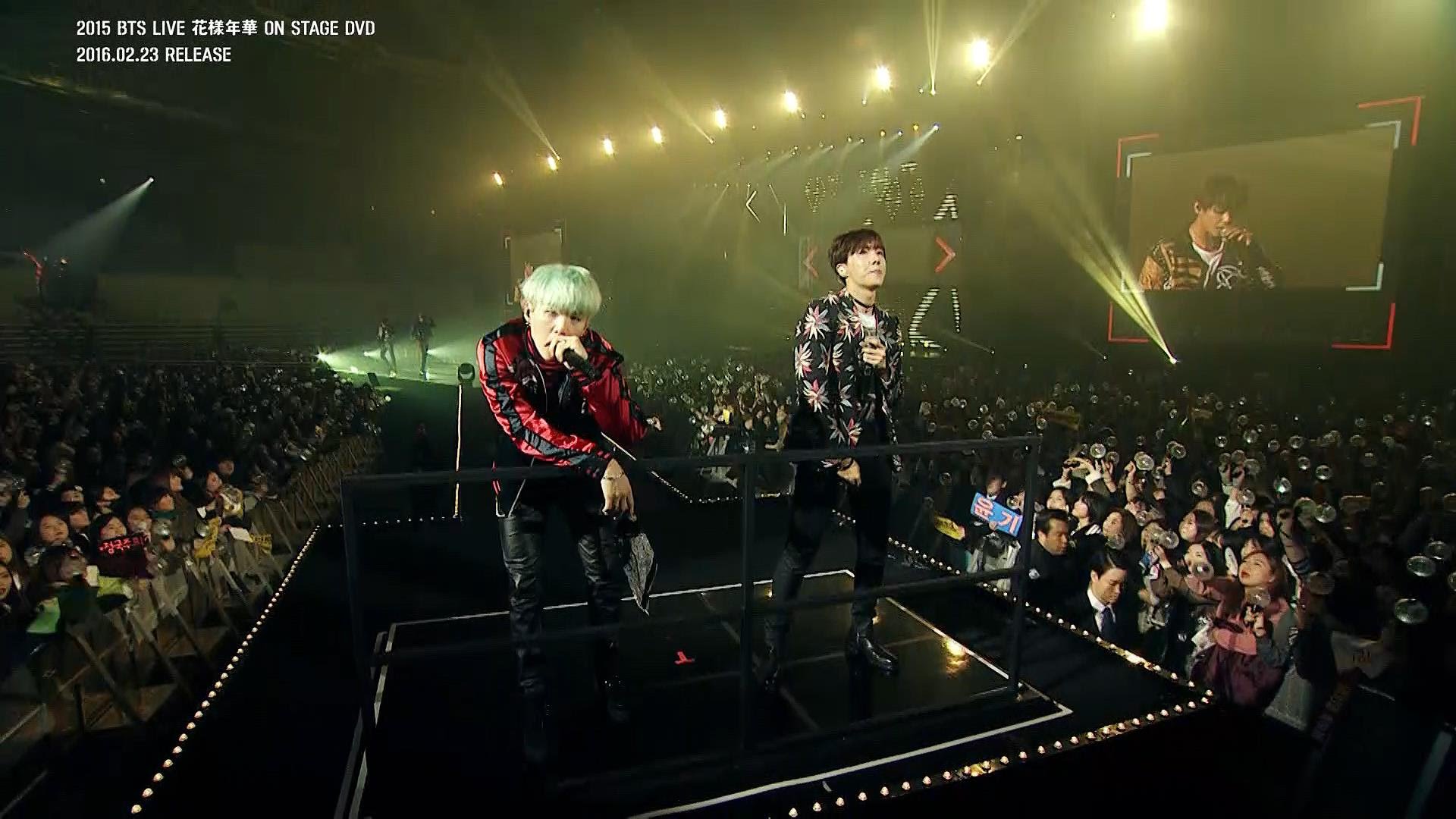 Bts Live Wallpaper - Bts On Stage 2015 - HD Wallpaper 