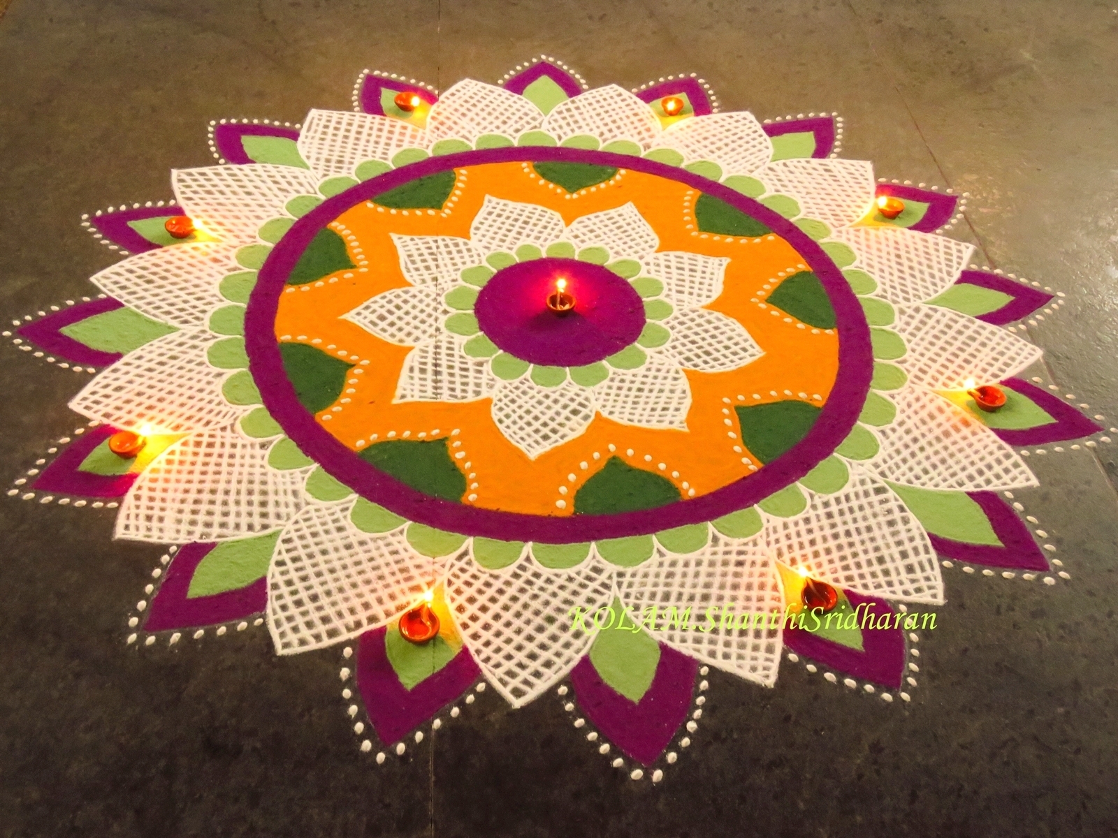 Latest Diwali Rangoli Designs - Kolam Shanthi Sridharan Rangoli - HD Wallpaper 