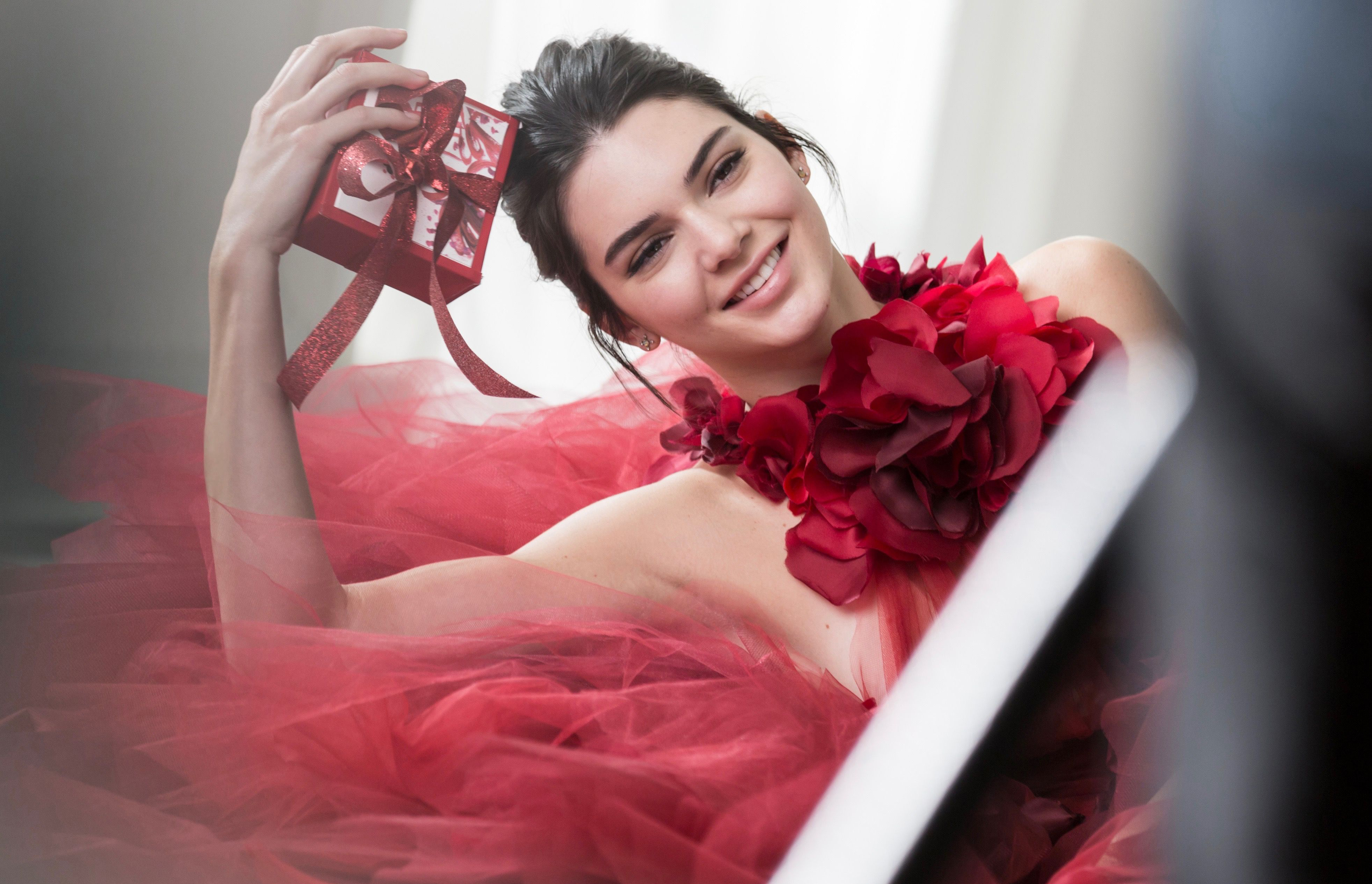 Estee Lauder Christmas Kendall Jenner - HD Wallpaper 