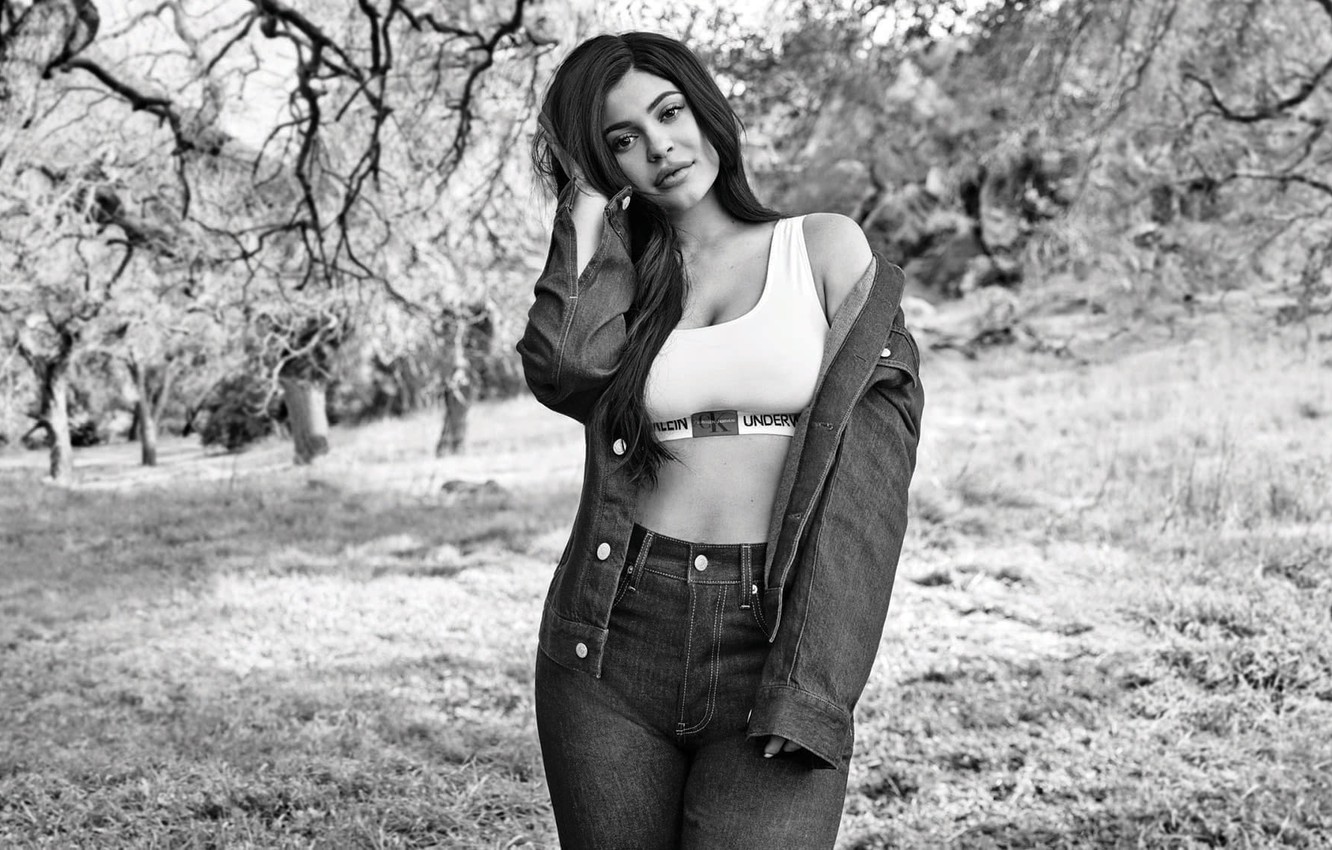 Photo Wallpaper Black And White, Celebrity, Kylie Jenner - Kylie Jenner Calvin Klein - HD Wallpaper 