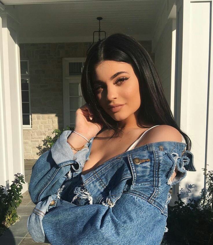 Kylie Jenner - HD Wallpaper 