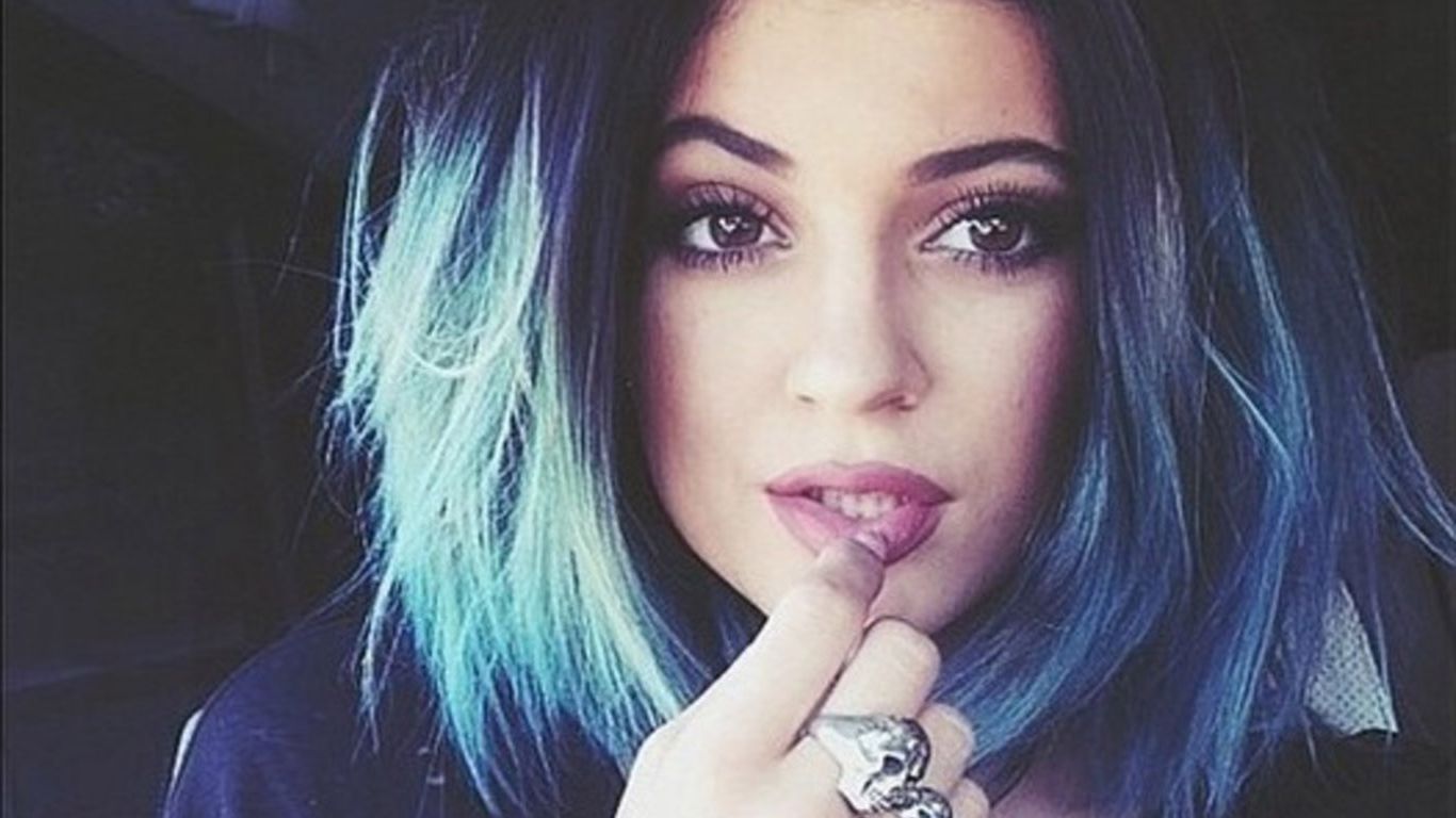 Kylie Jenner Photo - Kylie Jenner Blue Hair Wedding - HD Wallpaper 