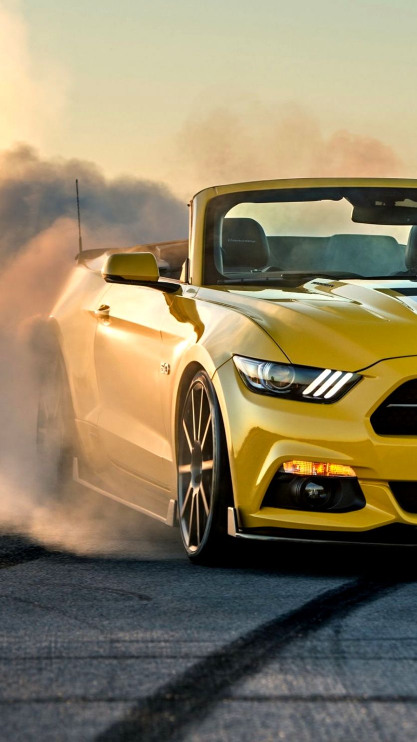 Ford Mustang Gt Convertible Burnout Iphone Wallpaper - Ford Mustang 2017 Wallpaper For Iphone - HD Wallpaper 