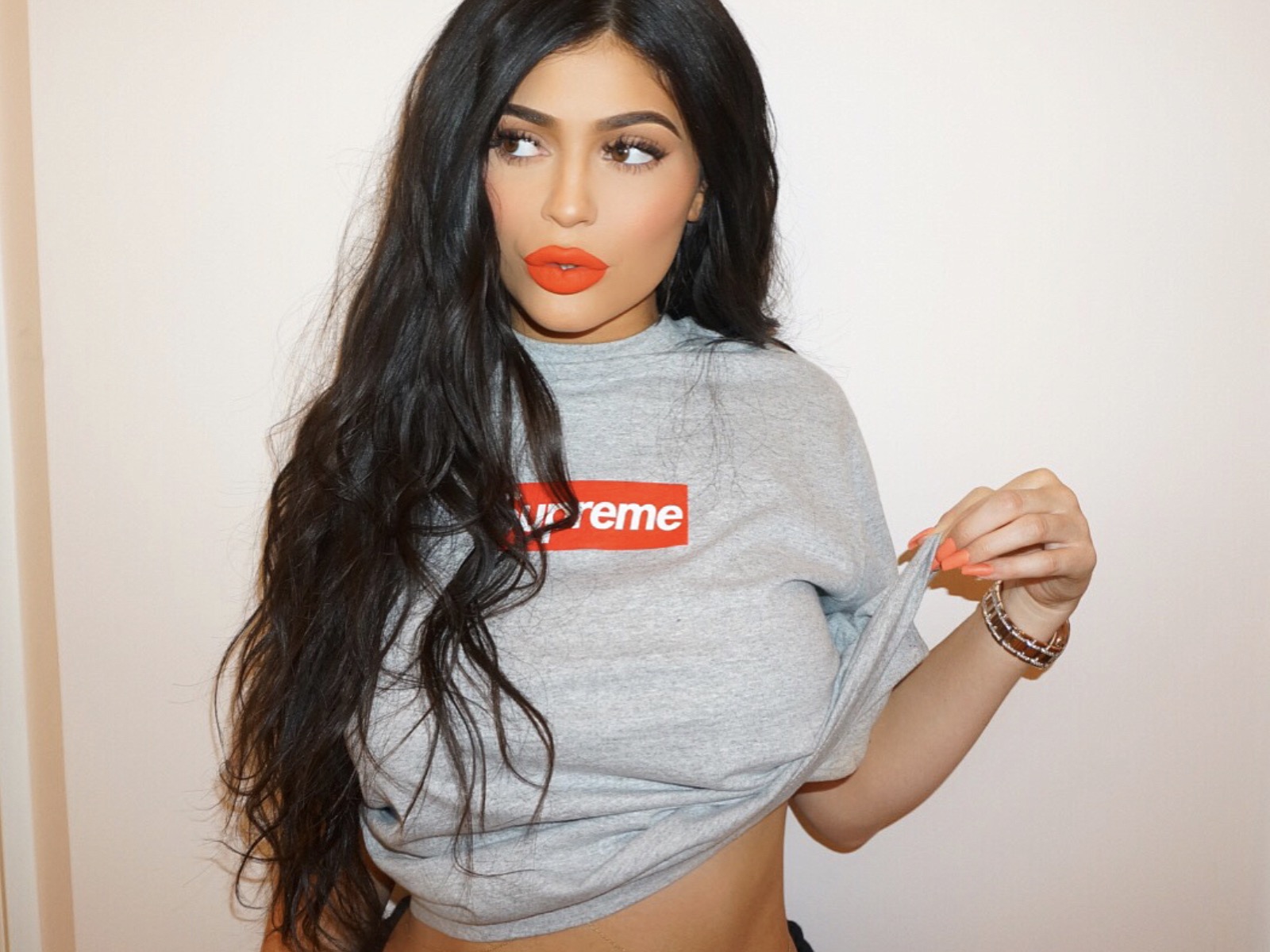 Kylie Jenner Wallpapers 1600x1200, - Kylie Jenner Wallpaper Supreme - HD Wallpaper 