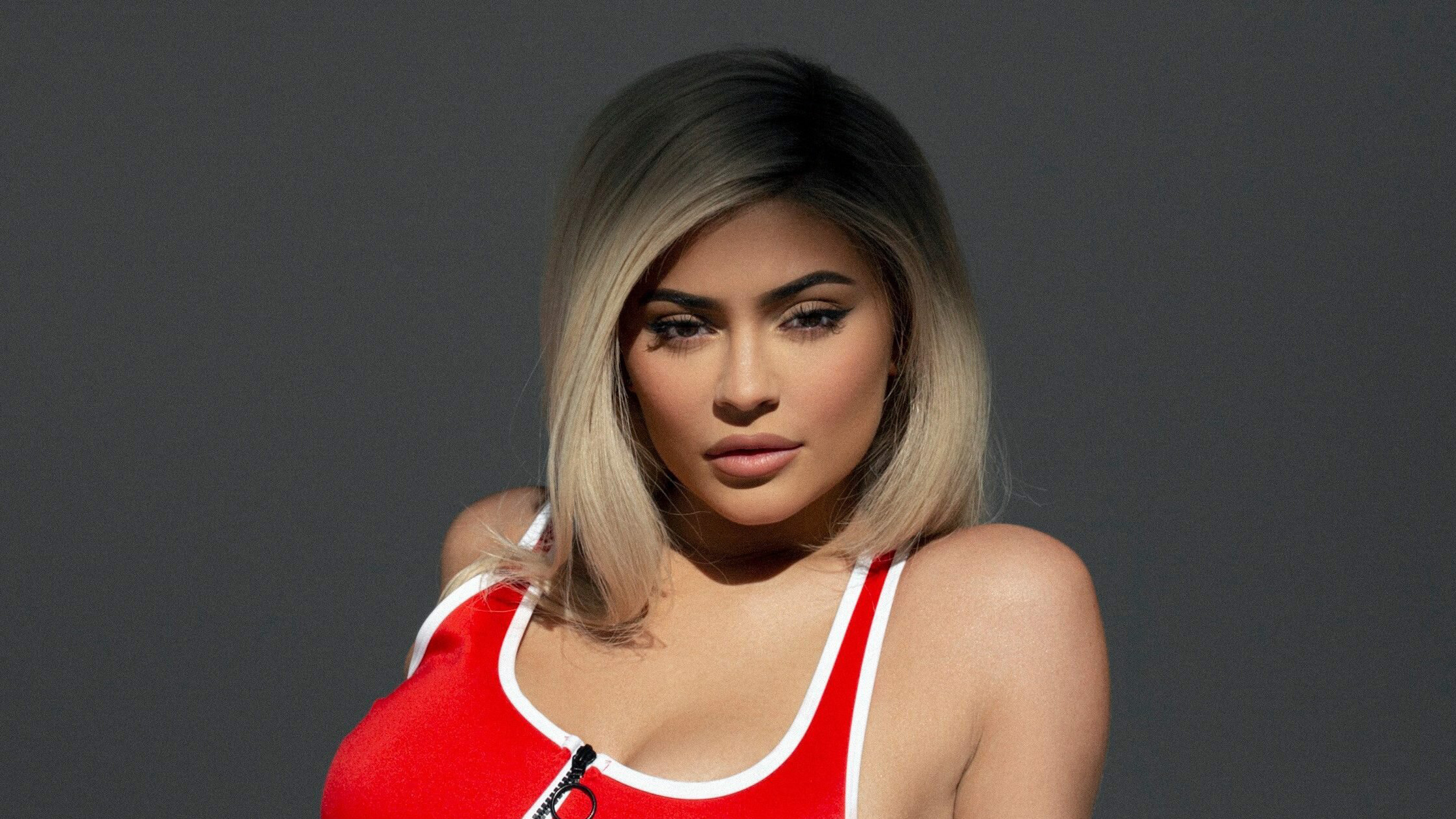 Download Beautiful Kylie Jenner Wallpaper - Kylie Jenner - HD Wallpaper 