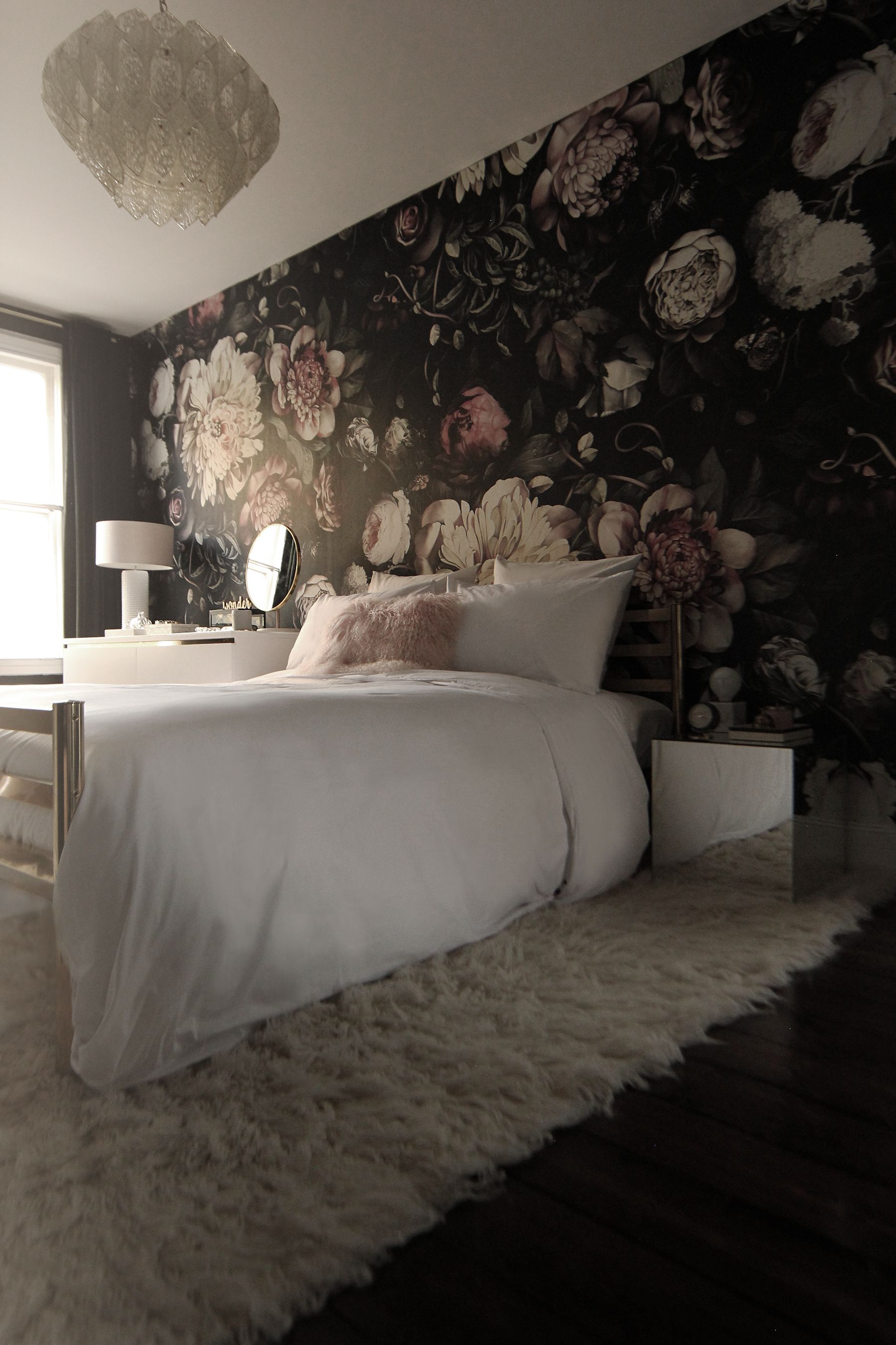 Black Floral Wallpaper Bedroom - HD Wallpaper 
