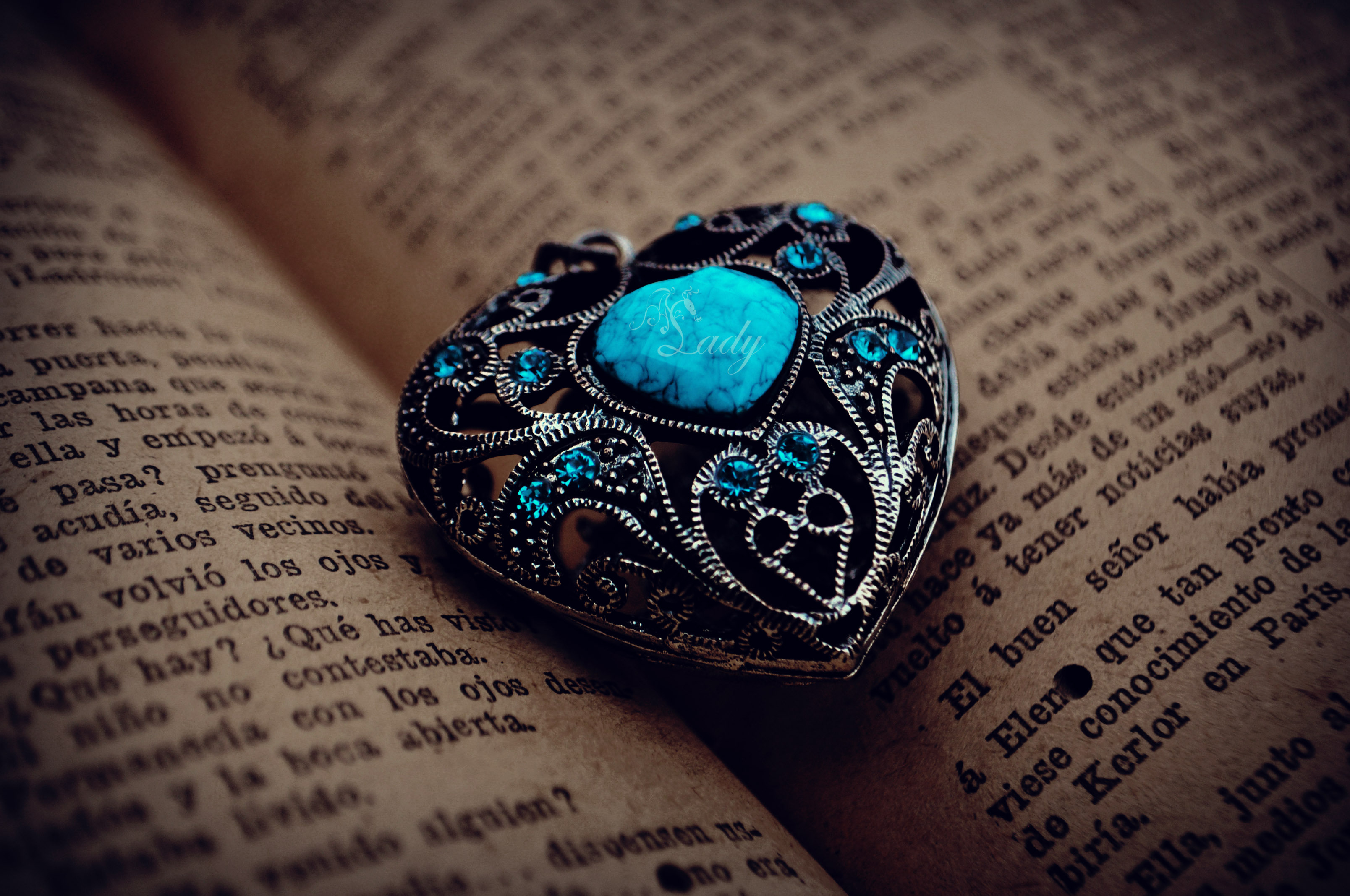 Heart Pendant Hd - HD Wallpaper 