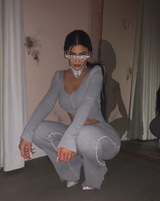 Kylie Jenner Chanel Jumpsuit - HD Wallpaper 