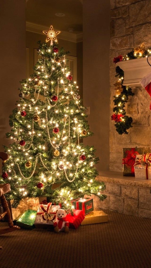 Christmas Wallpaper Fireplace New Year Gifts Fir Tree - 8 Plus Christmas - HD Wallpaper 