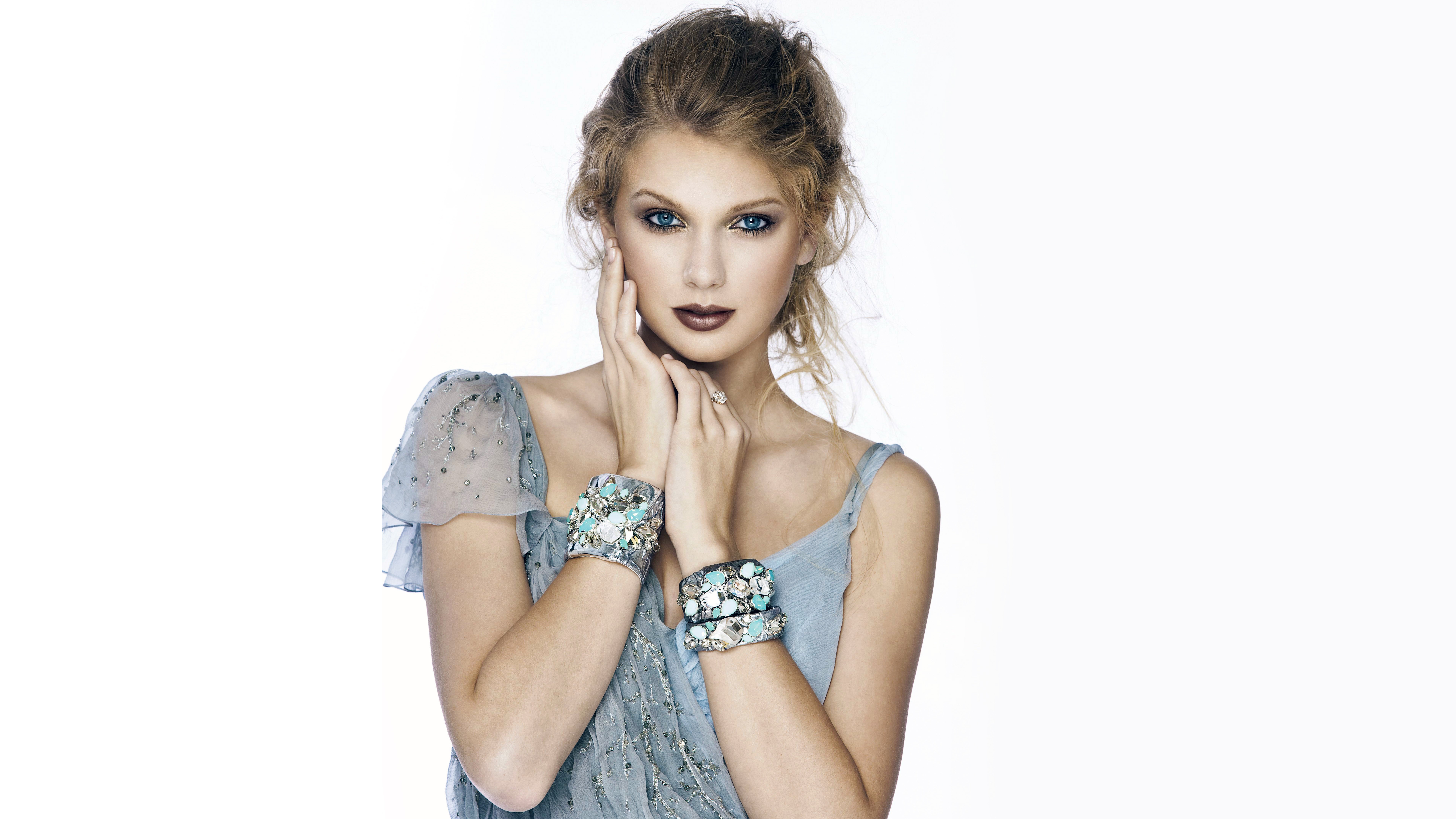 Taylor Swift Cute Pose - HD Wallpaper 
