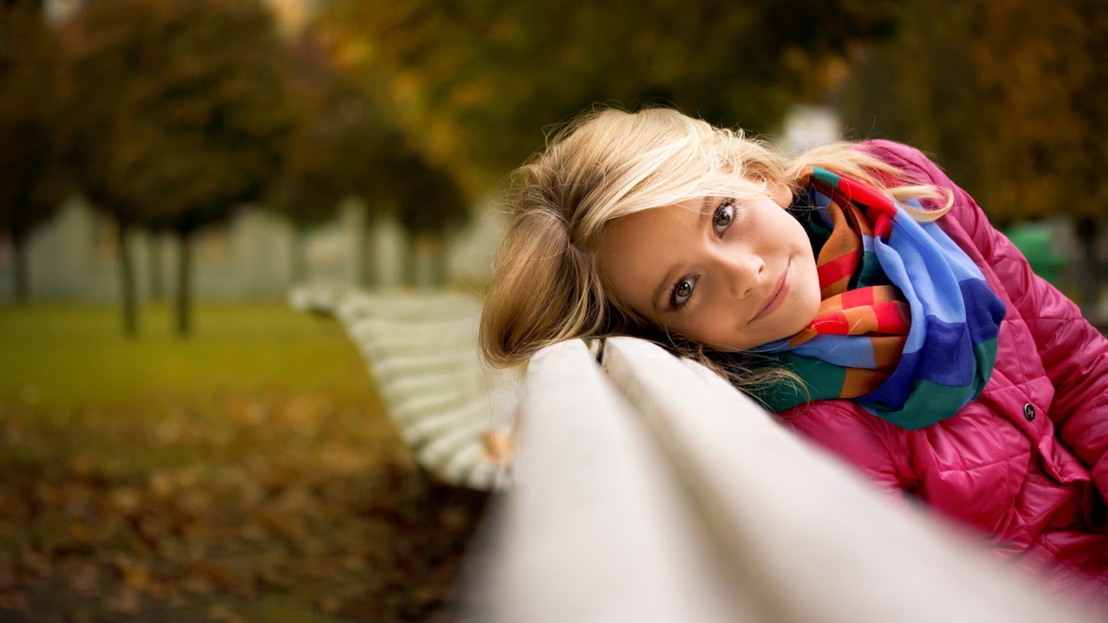 Female Portrait Photoshoot In Park - 1600x900 Wallpaper - teahub.io
