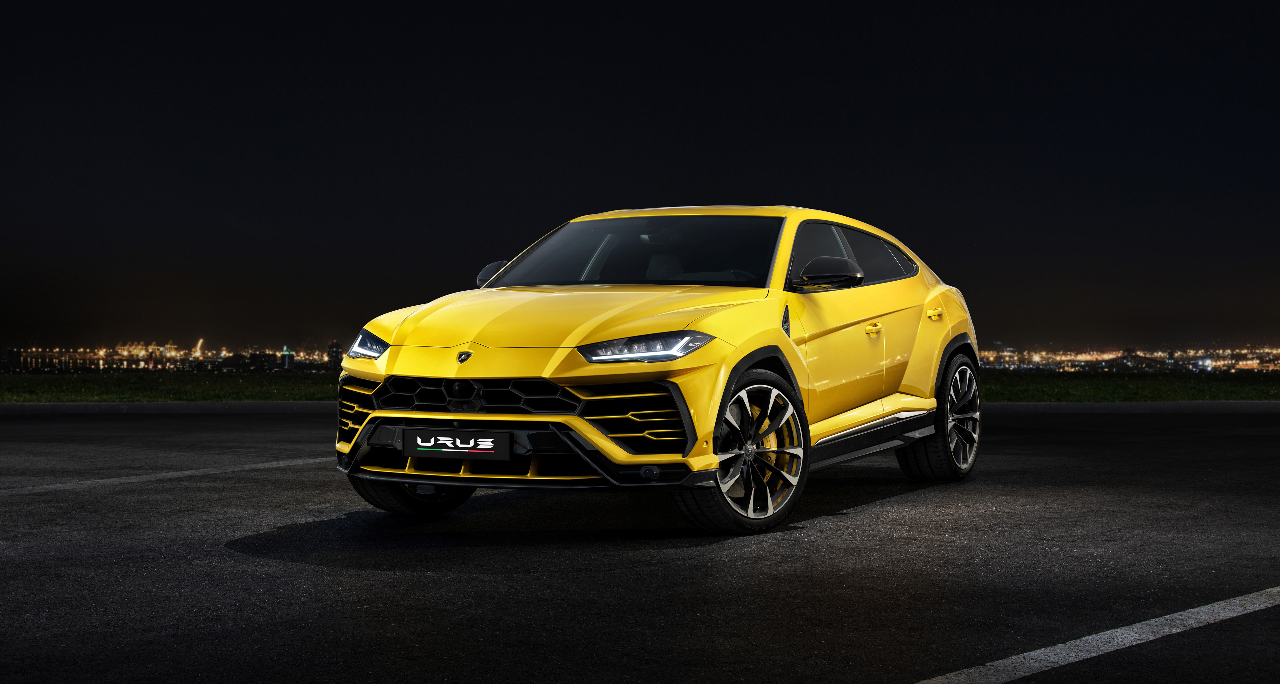 Lamborghini Suv 2018 - HD Wallpaper 