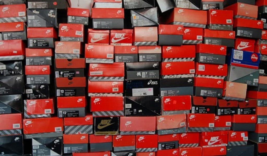 Sneaker Boxes Background - HD Wallpaper 