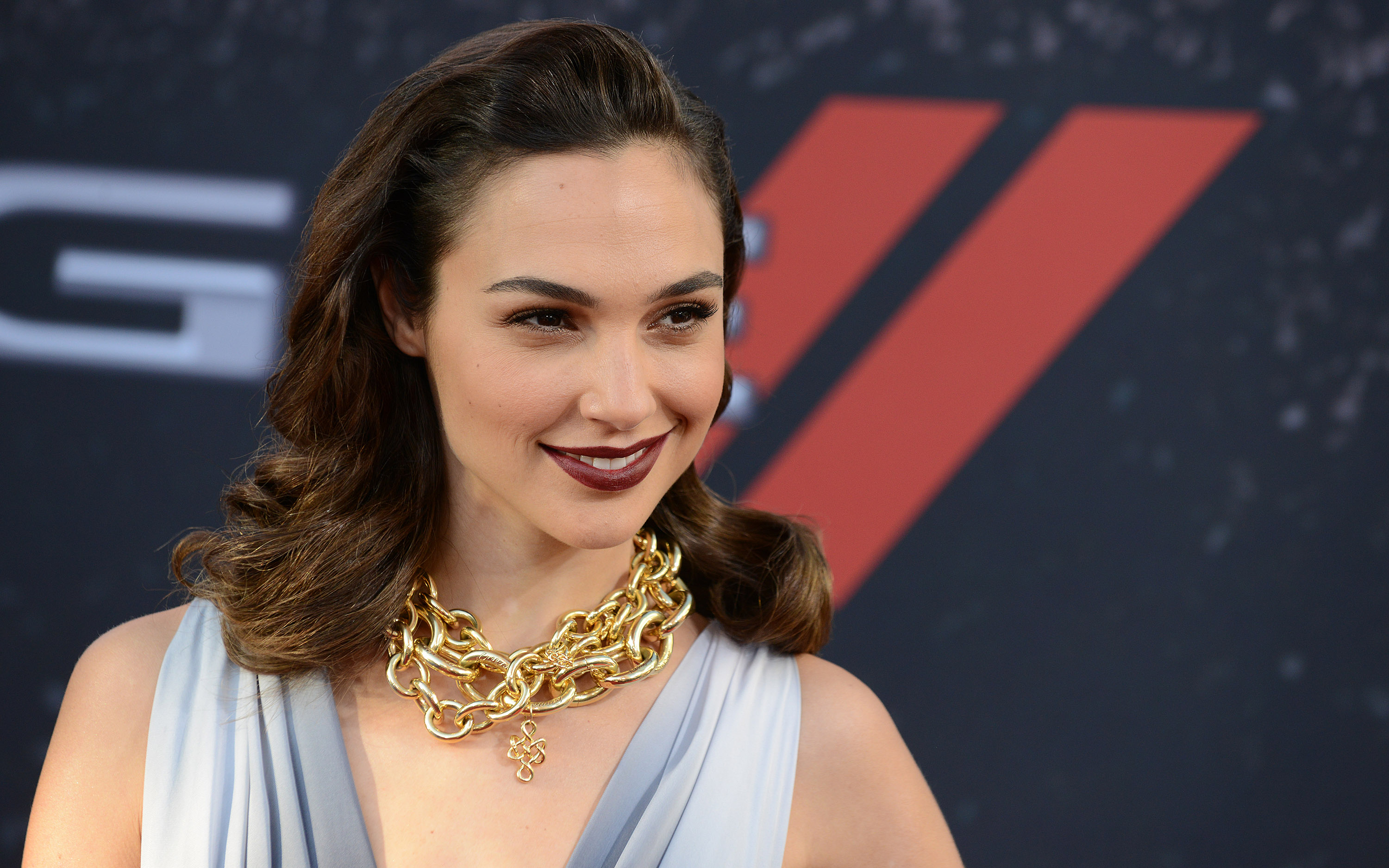Gal Gadot Hd Wallpaper - HD Wallpaper 