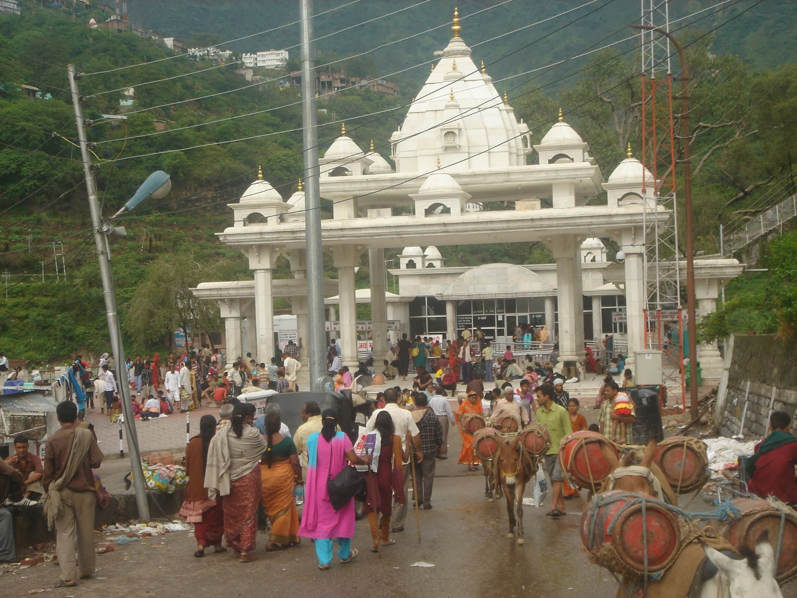 Vaishnodevi Temple Gate - Vaishno Devi - HD Wallpaper 