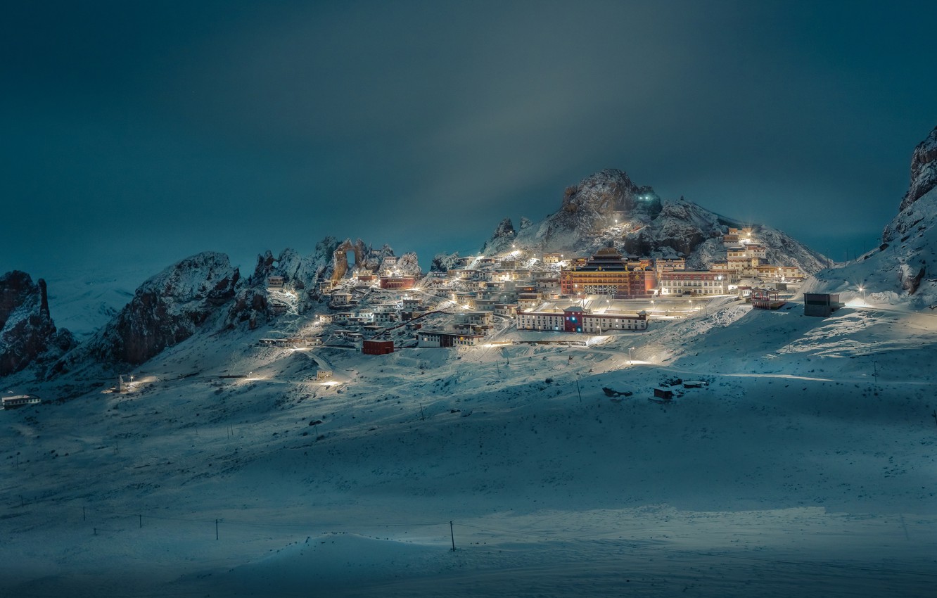 Photo Wallpaper Mountains, The City, Nepal - Snow - HD Wallpaper 