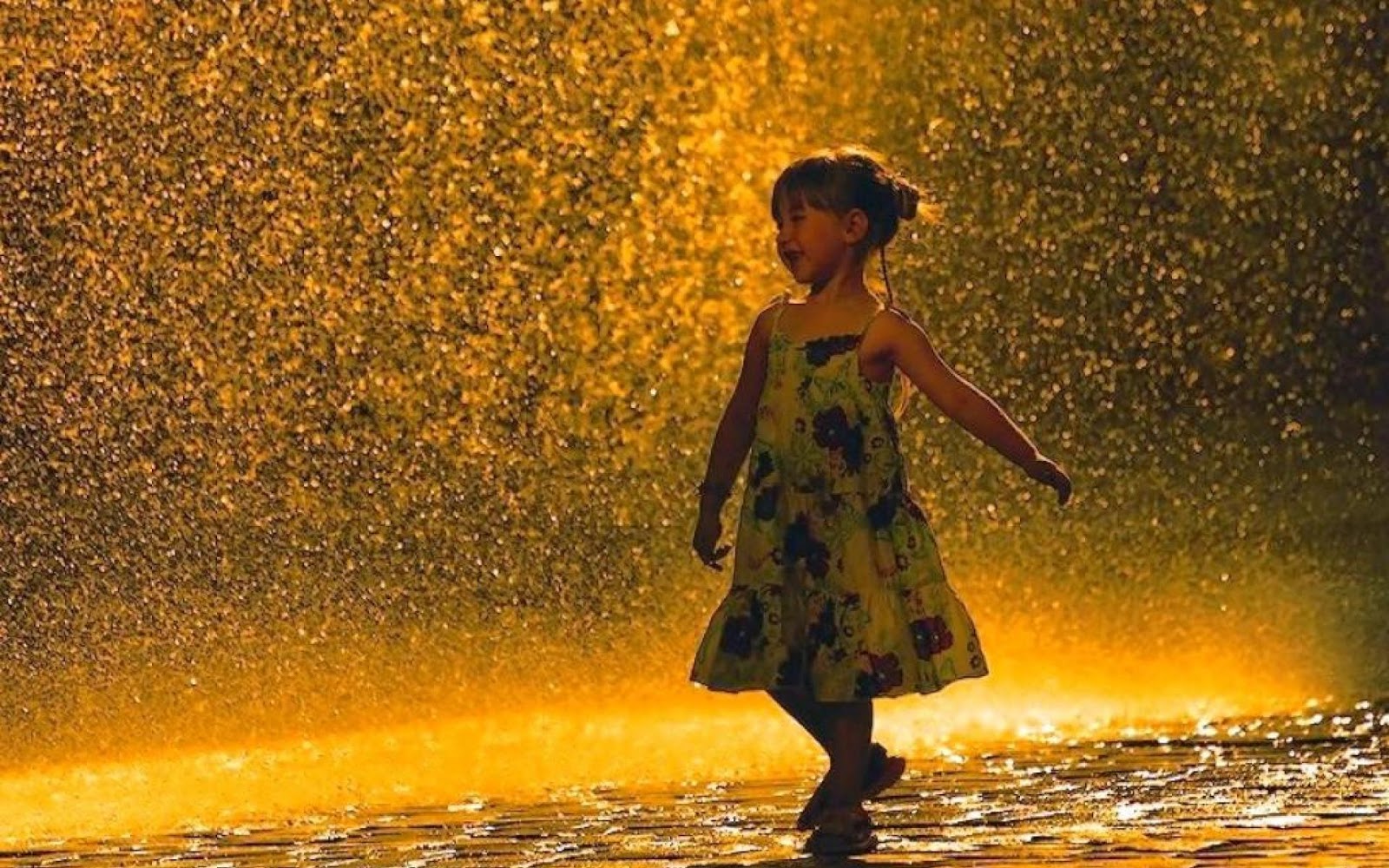 Cute Girl Dancing On Rain At Night - Girl Crying In The Rain - HD Wallpaper 