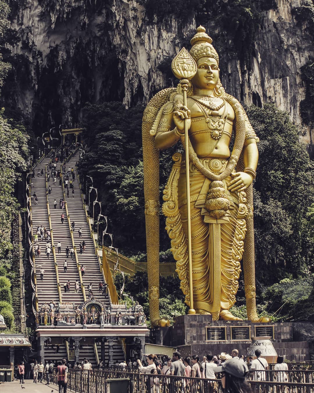 Batu Caves - HD Wallpaper 