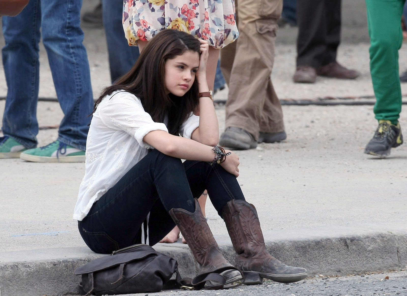 Selena Gomez Sad Photoshoot - HD Wallpaper 