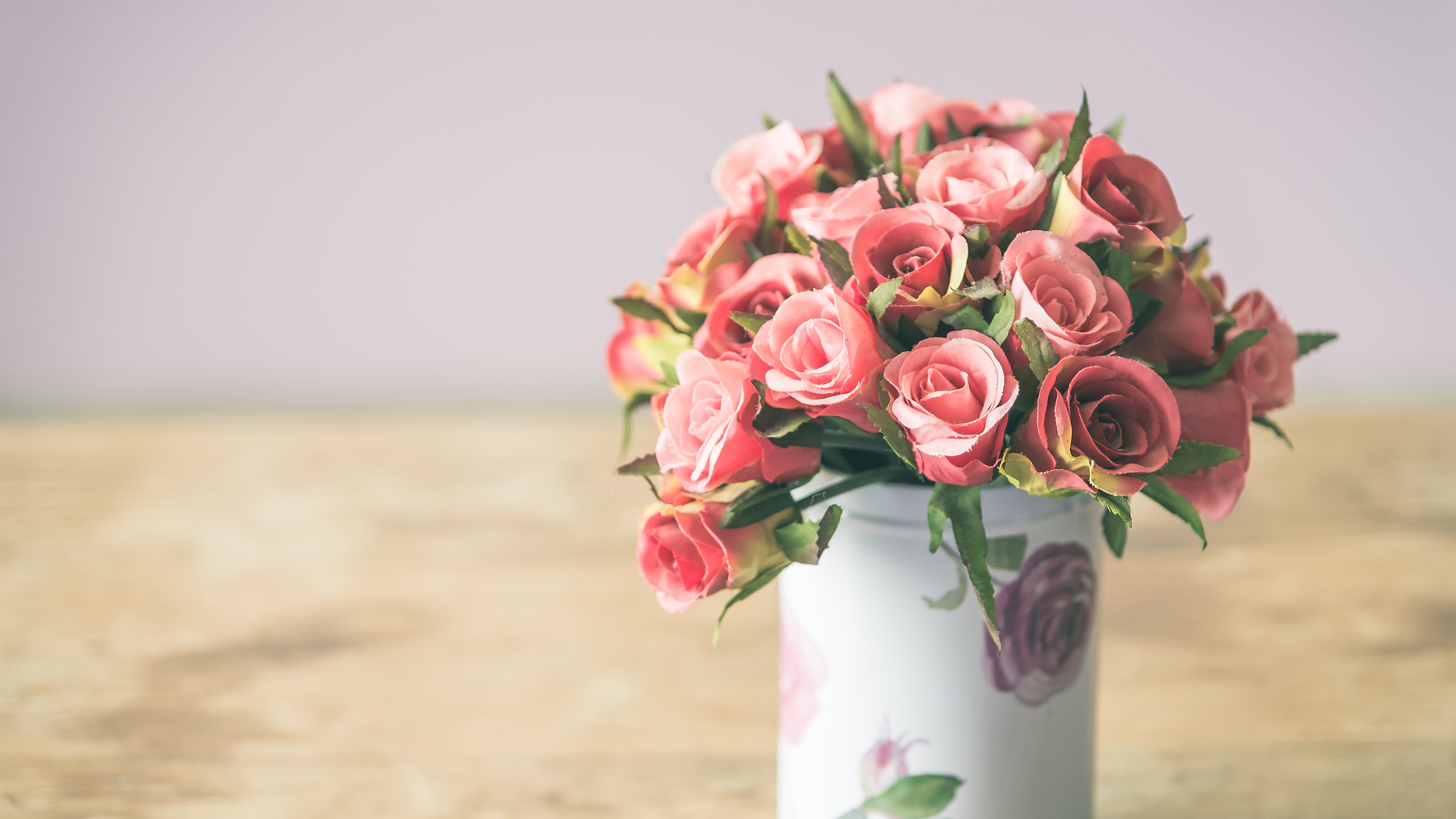Wallpaper Fake Flowers, Pink Rose, Vase, Hazy - Bonito Martes - HD Wallpaper 