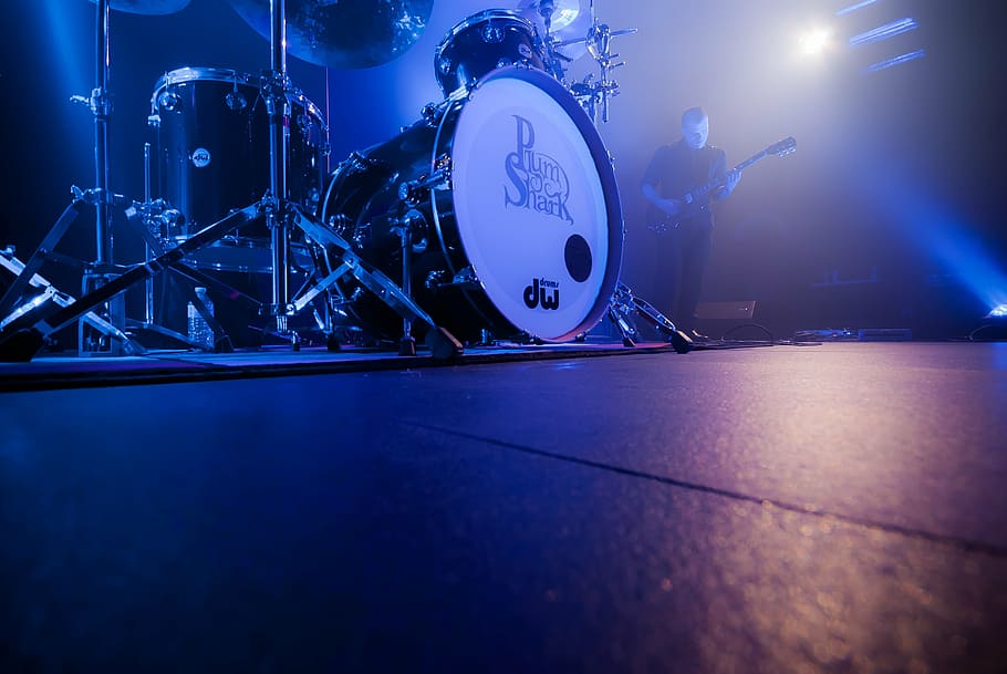 White And Black Drum Set, Battery, Live, Show, Amplifier, - Live Band Stage - HD Wallpaper 