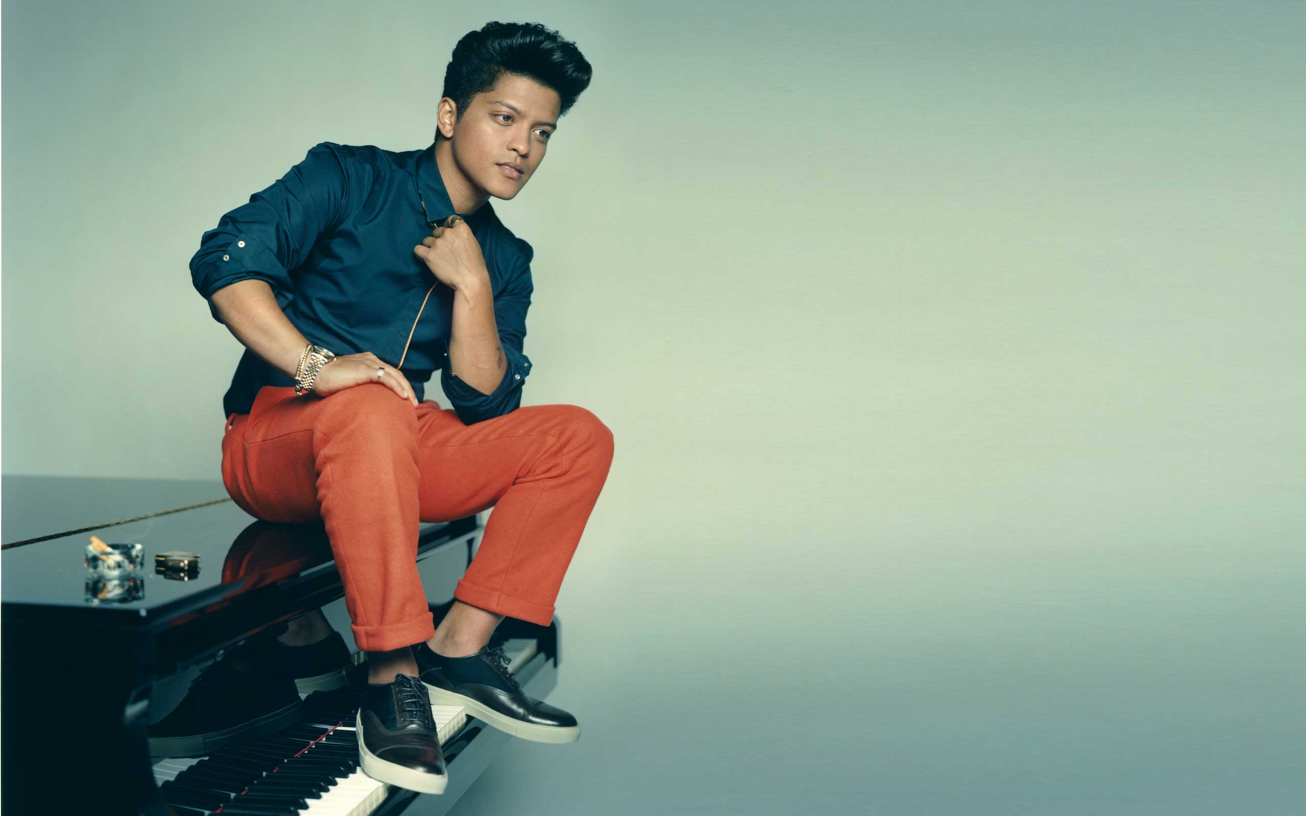 Bruno Mars Wallpapers 2560x1600 Wallpaper Teahub Io