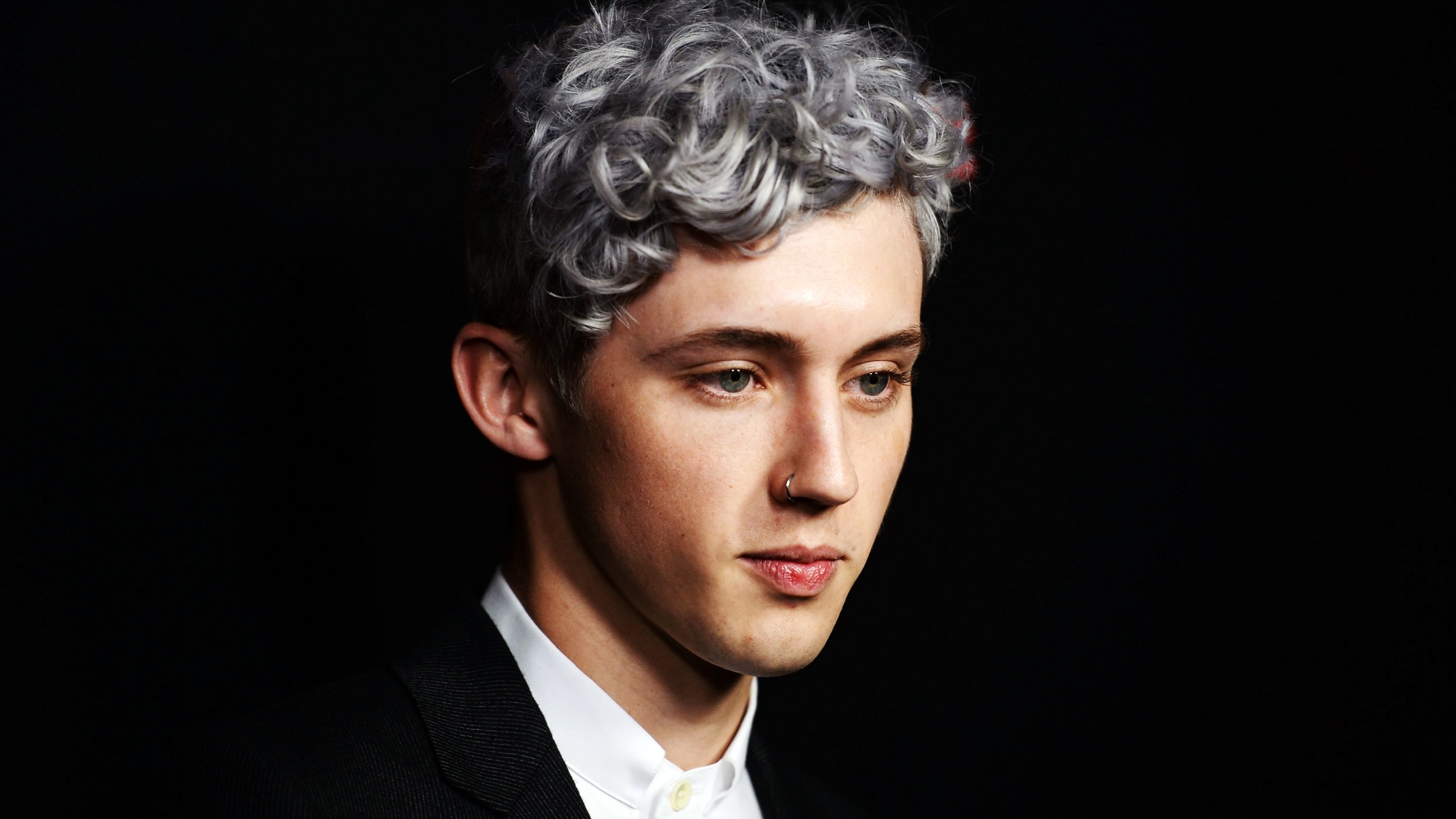 Troye Sivan Wallpaper - Troye Sivan - HD Wallpaper 