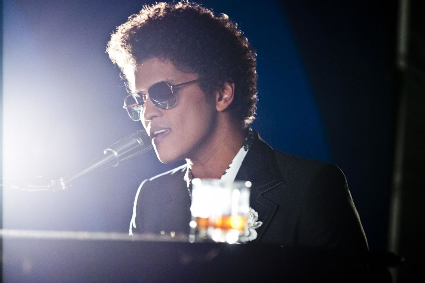 Free Download Bruno Mars Wallpaper Id - Bruno Mars When I Was Your Man Hd - HD Wallpaper 