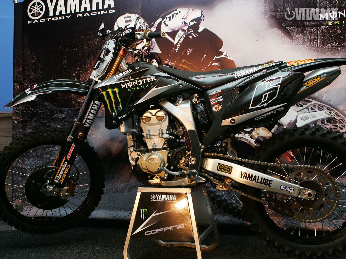 Monster Yamaha Dirt Bike - HD Wallpaper 