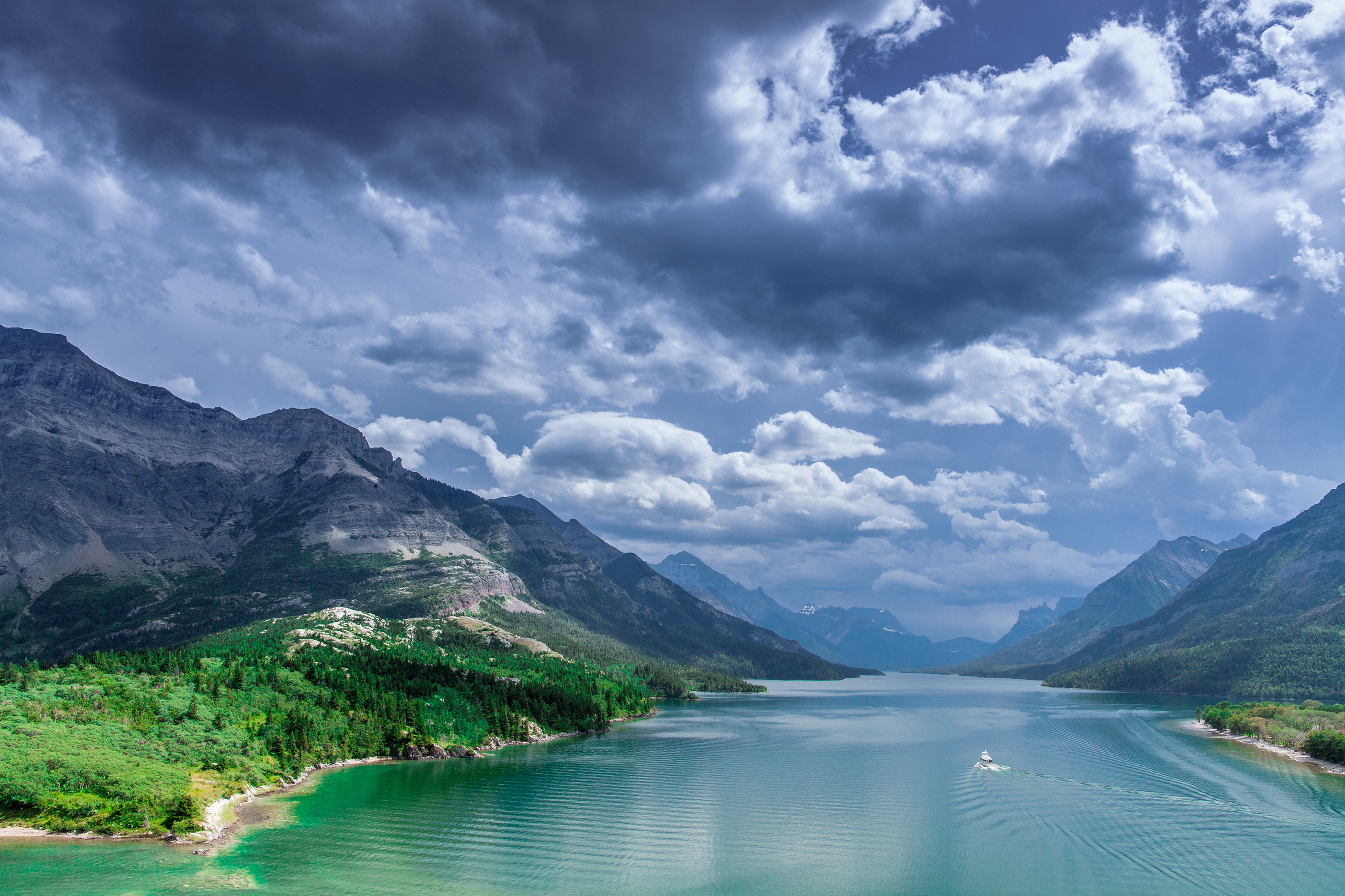 Waterton Lakes National Park Canada Hd Wallpaper - Waterton Lake - HD Wallpaper 