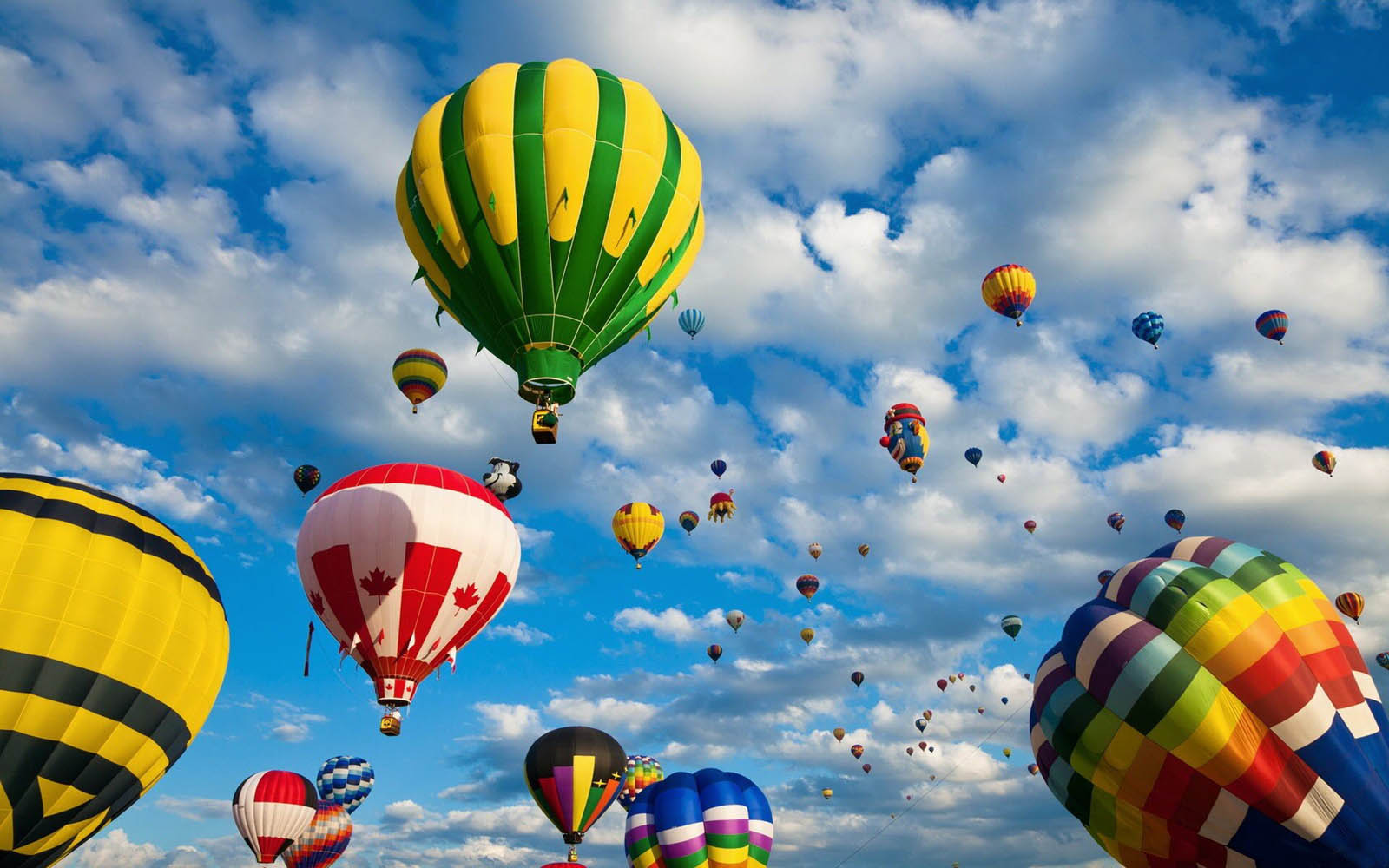 Hd Hot Air Balloon - HD Wallpaper 
