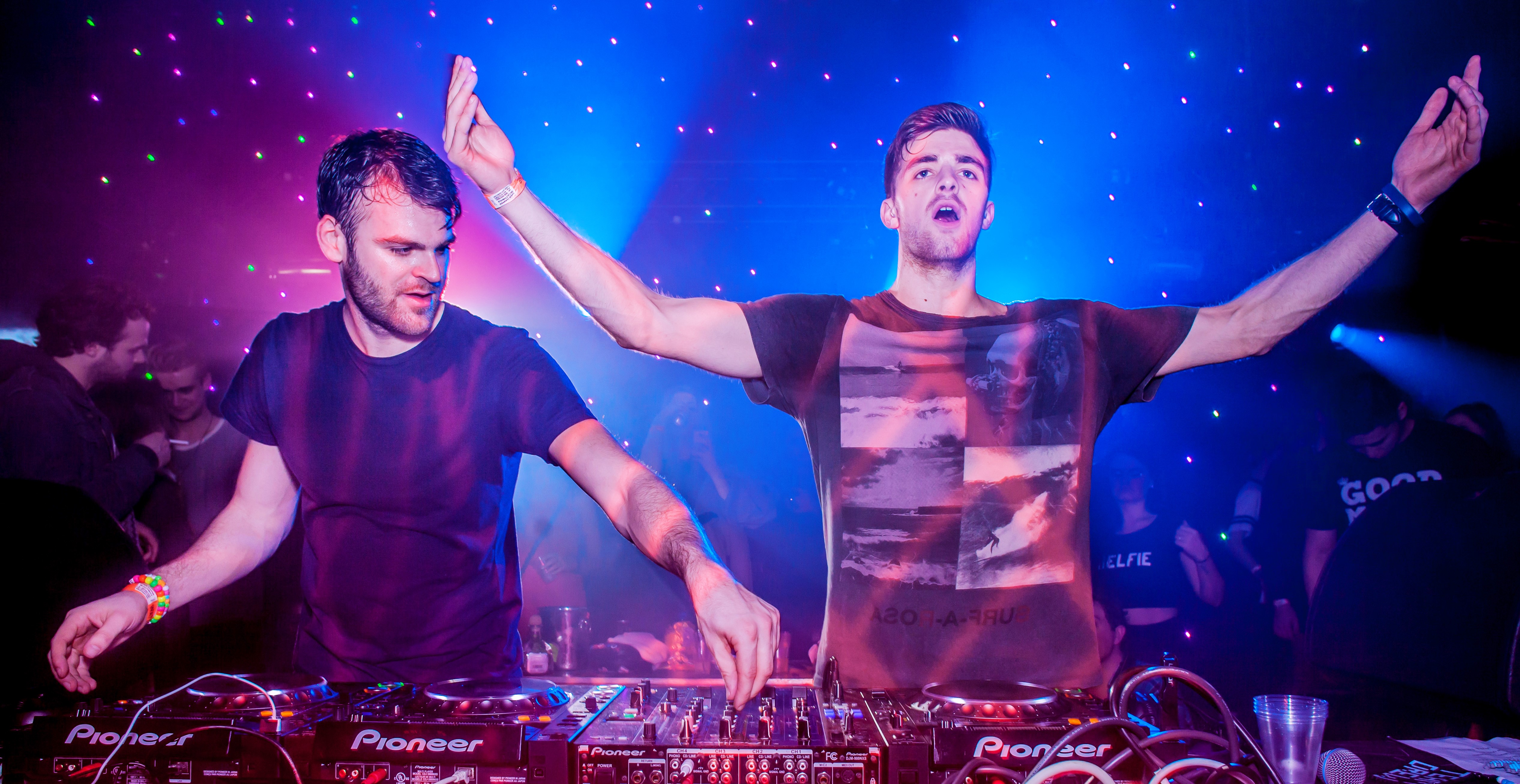 Chainsmokers Background - HD Wallpaper 